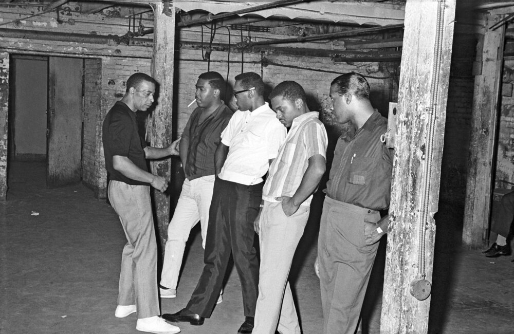 (photo reproduite avec l'aimable autorisation de Don Paulsen/Michael Ochs Archives)Cholly Atkins and the Four Tops, chorégraphie de danse, 1964