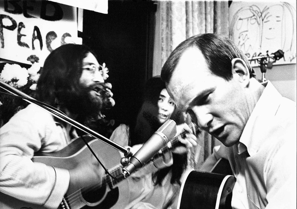 André Perry, Robert Schryer, Le Studio, Cat Stevens, les Bee Gees, David Bowie, Keith Richards, Rush, PMA Magazine, The Beatles, John Lennon, "Give Piece A Chance", Yoko Ono