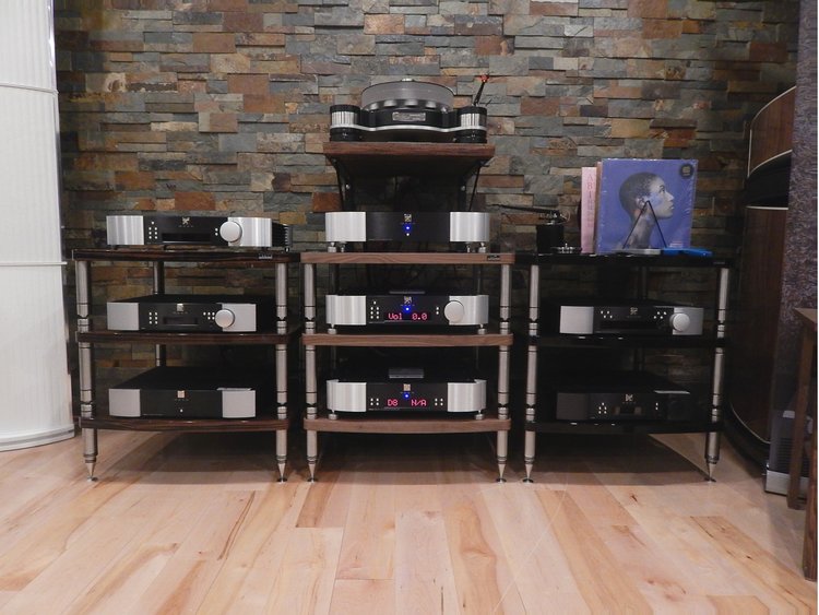 MOON by Simaudio, Luna Cables, Stable 33.33, Andre Theriault Black Beauty tonearm, MOON ACE, VOICE 22, Stable 33.2 Mk2 turntable, Sonus Faber, PMA Magazine, Robert Schryer