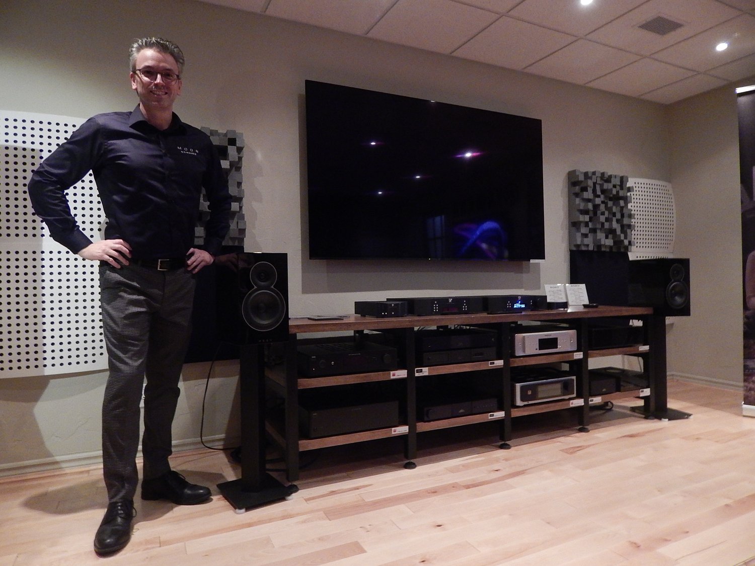MOON by Simaudio, Luna Cables, Stable 33.33, Andre Theriault Black Beauty tonearm, MOON ACE, VOICE 22, Stable 33.2 Mk2 turntable, Sonus Faber, PMA Magazine, Robert Schryer