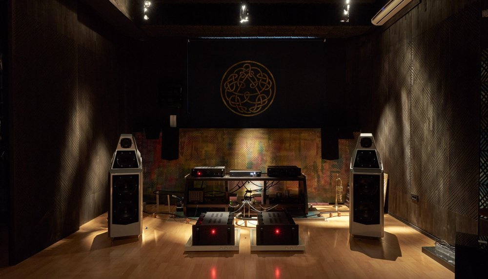 audio, audiophile, hi-fi, Weiss audio, Wilson speakers, LAMM amplifier and preamp, Siltech cables, PMA Magazine, Robert Schryer