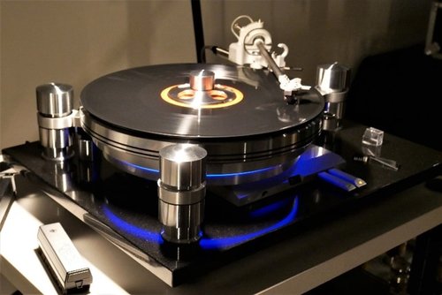 Salon de l'audio en Floride, Paradigm, Aurender, VAC electronics, Acora speakers, Oracle turntables, Lansche loudspeakers, TAD speakers, Jeff Joseph speakers, Q Acoustics, MoFi SourcePoint,speaker, Andrew Jones