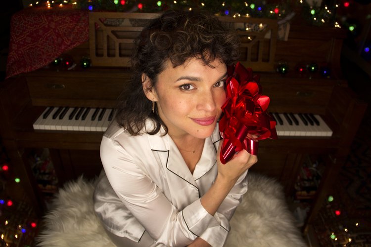 Norah Jones I Dream of Christmas, Christmas music, Holiday music