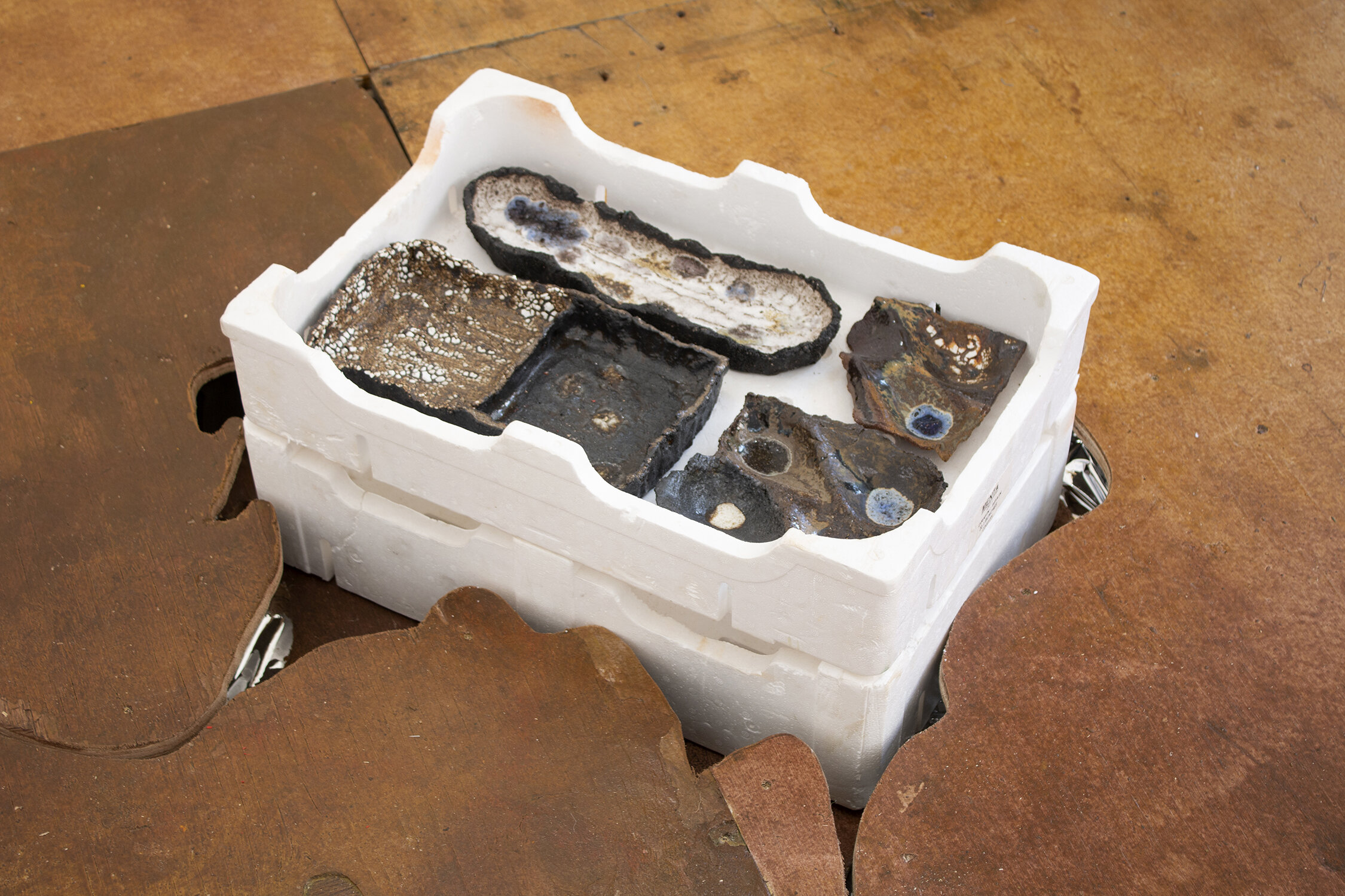 Sediments, stoneware, black crank clay, glaze and glass, 5 x 33 x 18.5cm, 2021
Salt Pools, stoneware, black crank clay, glaze and glass, 4 x 20cm x 16cm, 2021
Fragment/Blue Pool, stoneware, terracotta crank clay, glaze and glass, 3 x 5 x 15cm, 2021,
