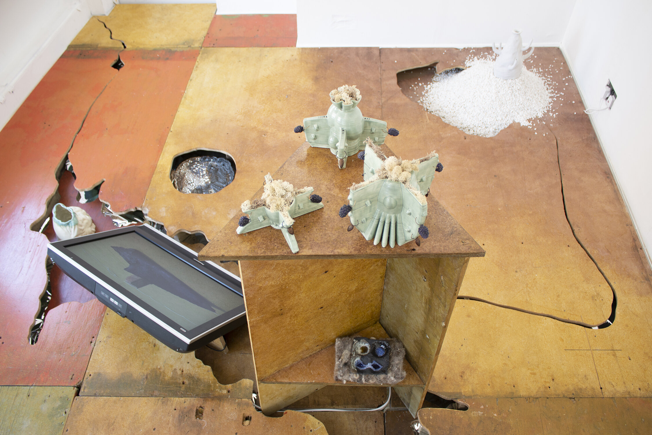 Locus Amoenus, Install Shot, The Function Suite, Stratford, London, 2021
(Left to right)
FEN, Video, 00:30:51, 2021, Sam Hanner
Untitled, 3D ceramic print, 19 x 22 x 18 cm, 2020, Enorê
Clarty Vessel, stoneware, black crank clay, glaze and glass,