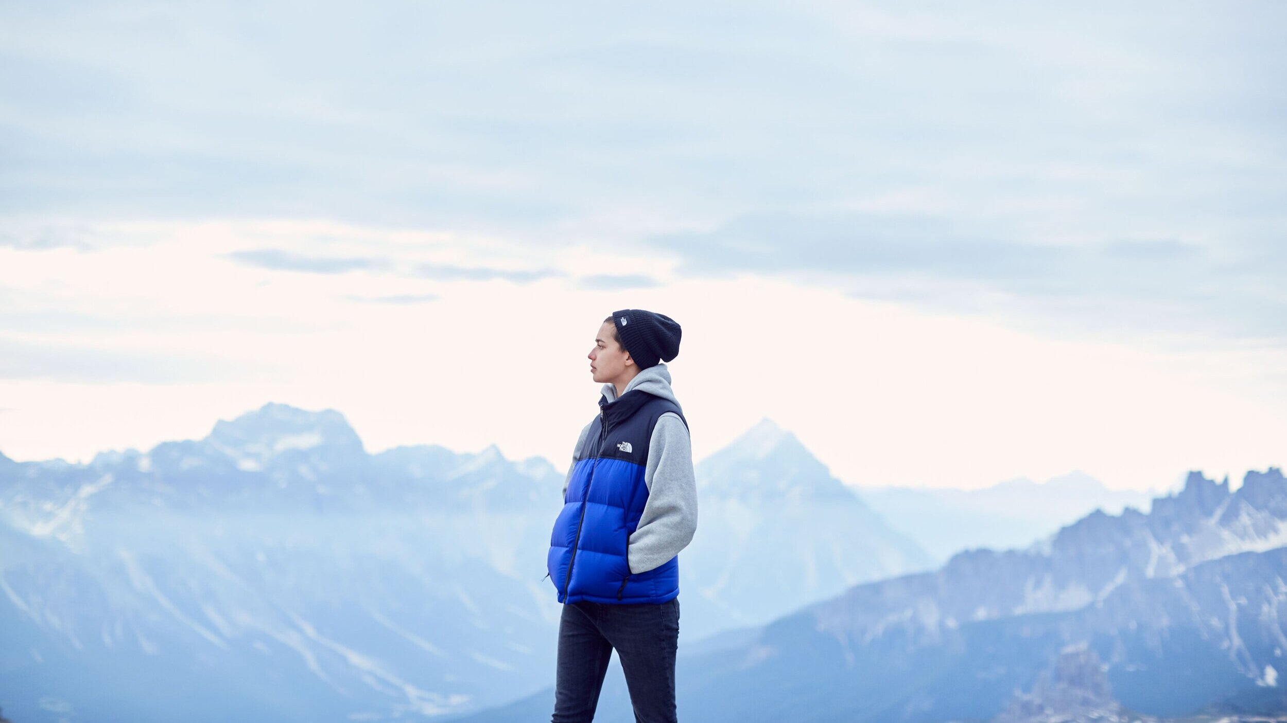 720_Jdx3lt_nuptse_aztec_blue_vest_lagazuoi_v2-094.jpg