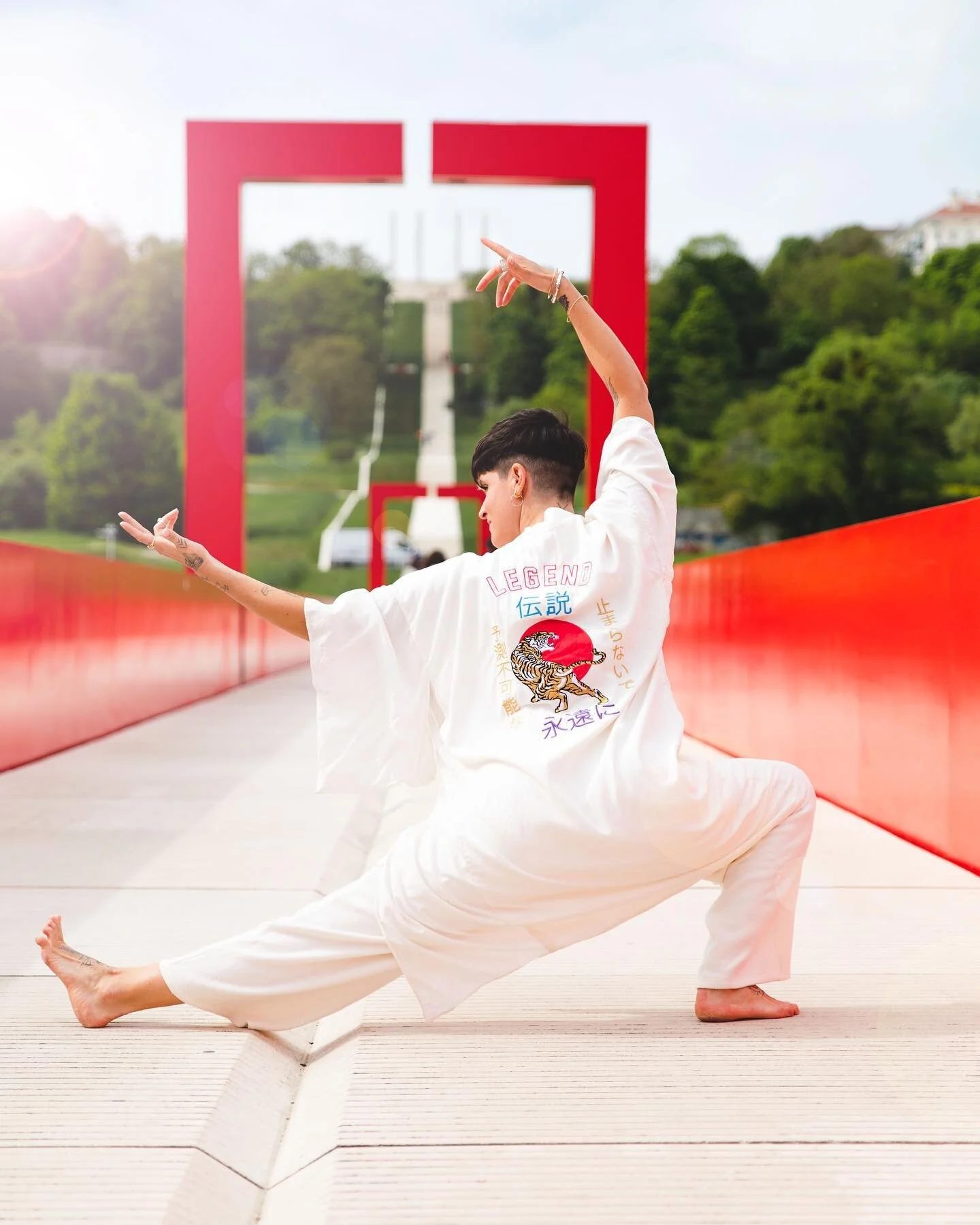 &Agrave; travers la pratique du yoga nous prenons conscience de notre corps physique, ANNAMAYA KOSHA . 
Dans la philosophie yogique nous sommes compos&eacute;s de cinq corps ou enveloppes (koshas)

ANNAYAMA KOSHA ~ corps physique 
PRANAYAMA KOSHA ~ c