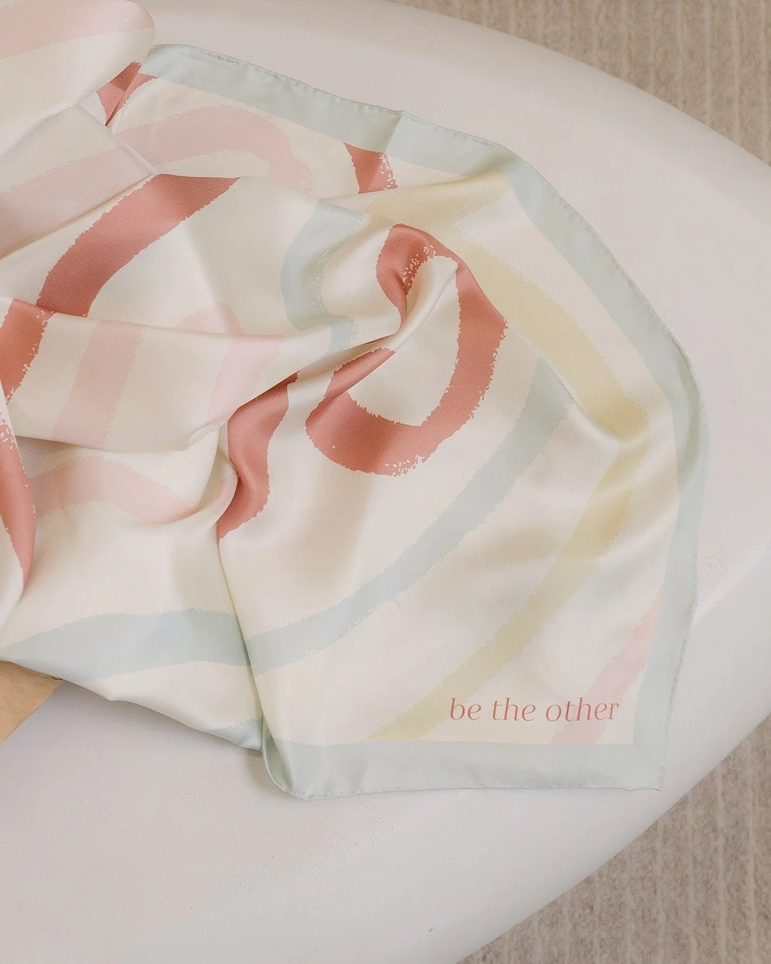 🌬️ Meet FLOW, the dreamer&rsquo;s scarf
Light, expressive and airy, FLOW is for the ones who move through life with curiosity and open-minded ease.
It&rsquo;s the piece you reach for when you want style to feel effortless.
With soft lines and gentle