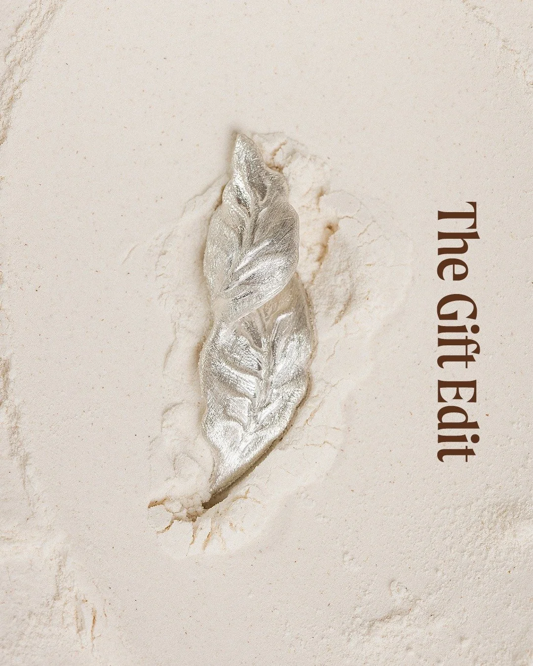 Some gifts just make sense, because opposites attract 🎁

Our Gift Edit: four thoughtfully paired sets where contrast does the talking. 

✨ The Signature Set
Gold meets silver. Warm meets cool.
Two iconic brooches designed to be worn together or apar