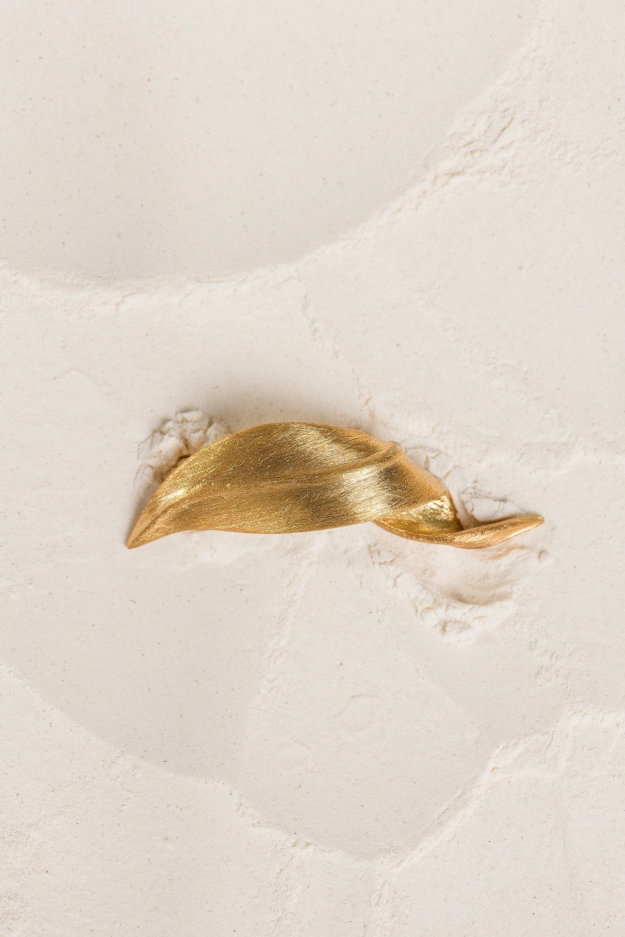 Spiral-Brooch-Gold-Lifestyle 4-WEB-Be The Other.jpg