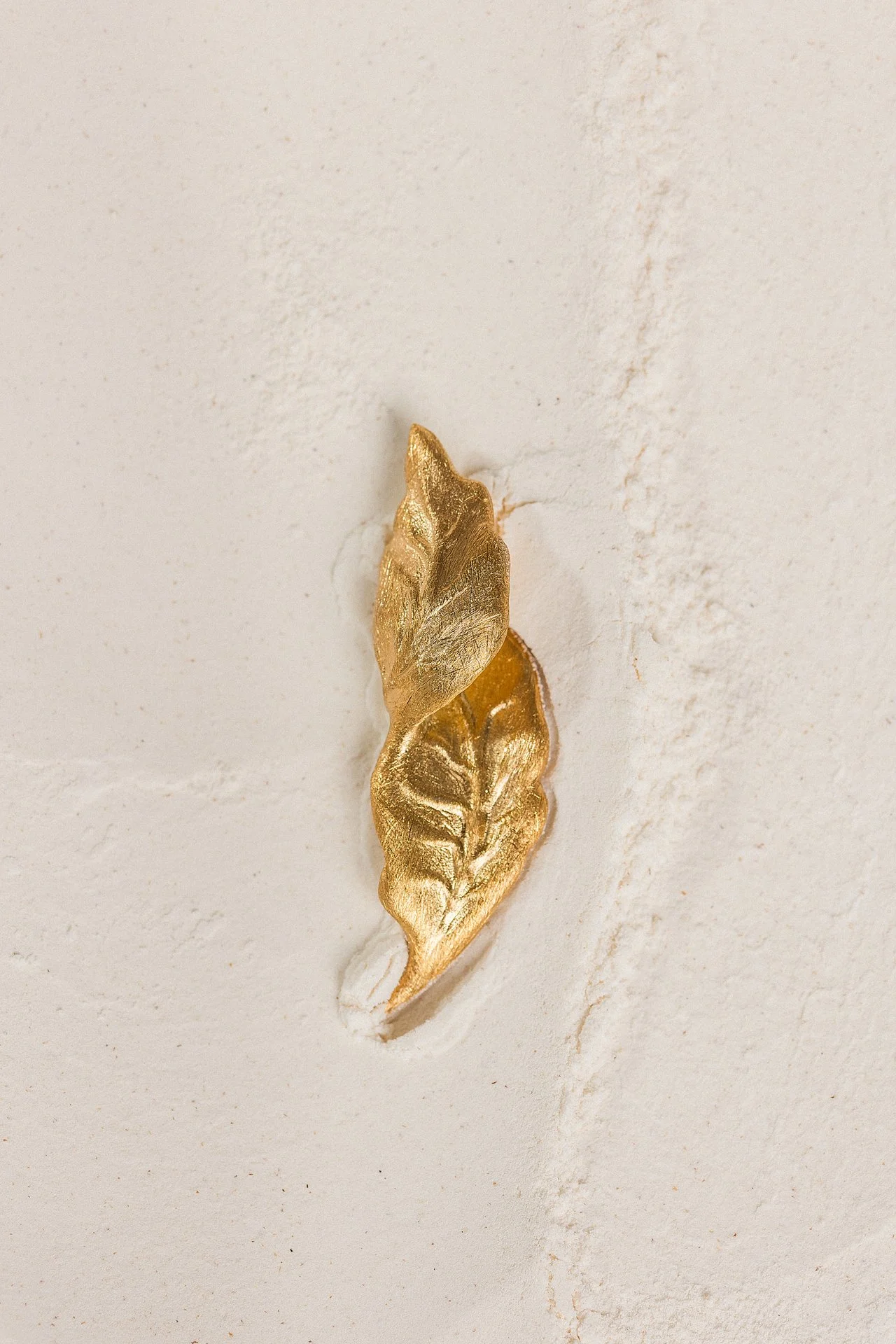 On The Curve- Brooch-Gold-Lifestyle 7-WEB-Be The Other.jpg