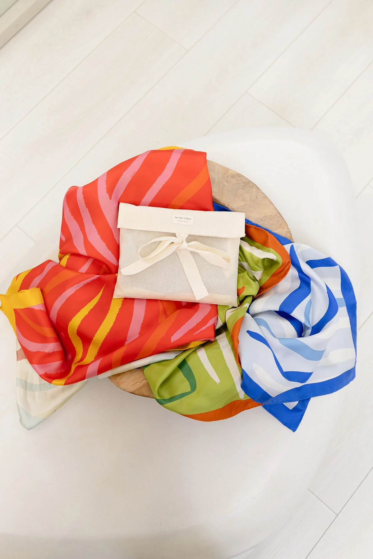 Scarf-Sancturay-Bag_Scarves_BirddEye_BeTheOther_web.jpg