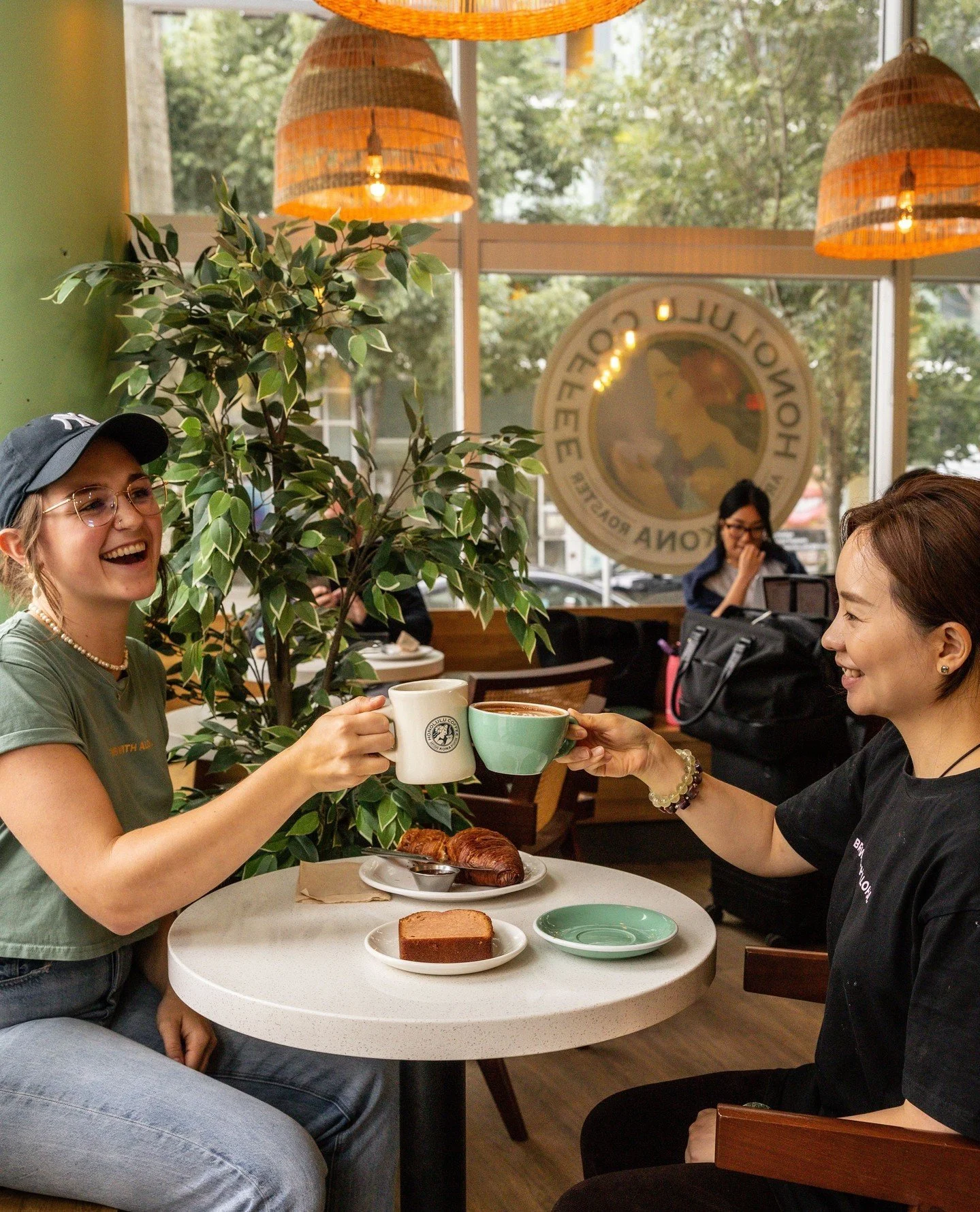 Cheers to long weekends filled with sunshine and sips of pure bliss! ☕️🌴 Raise your mug and toast to carefree moments and adventures waiting to unfold! #thanksgiving #longweekend #honolulucoffeeyvr