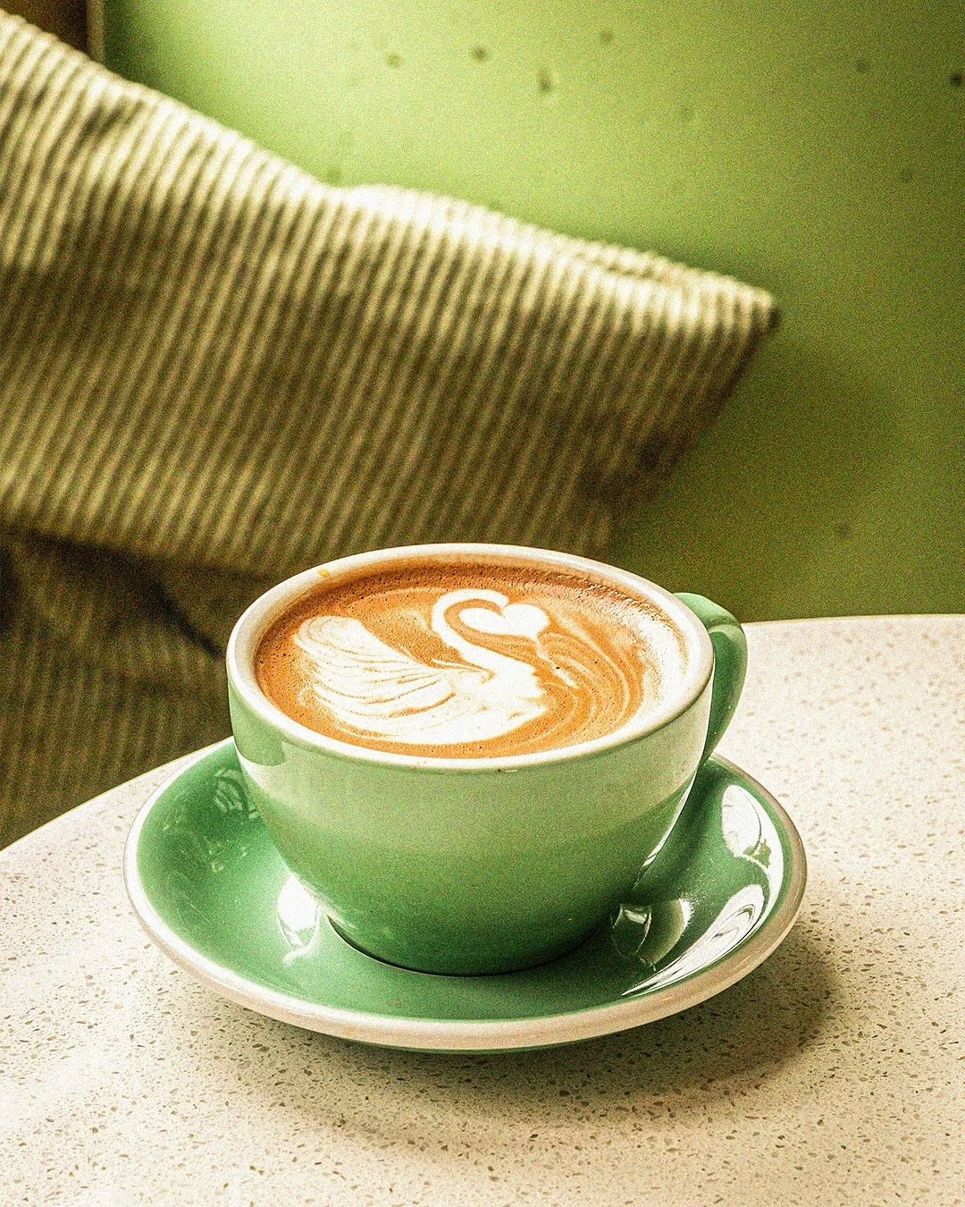 Coffee tastes better when it&rsquo;s a masterpiece 🎨☕ 
.
.
#honolulucoffee #vancouvercafe #vancouvercoffee #yvr