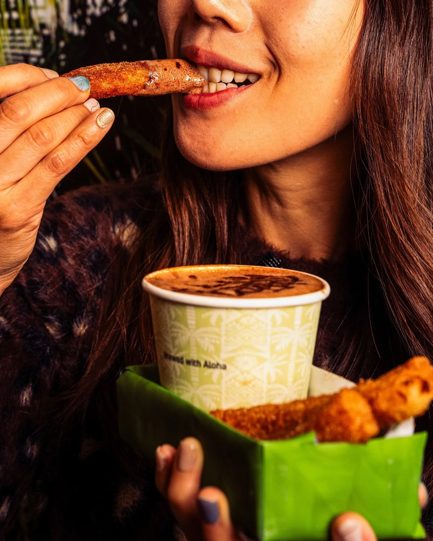 #117 Shall We Dip?
A 70% dark chocolate hot chocolate with cinnamon and a cayenne hint, balanced with maple syrup. Topped with chocolate sauce and served with mini churros for dipping.