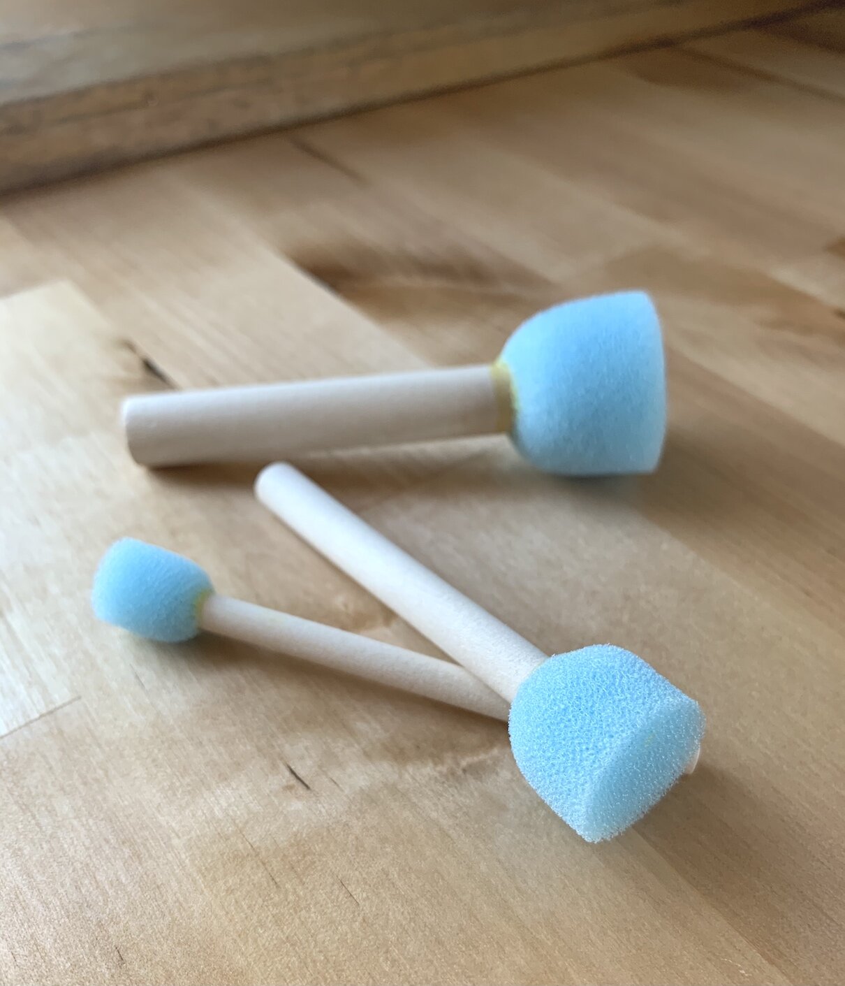 Flat end foam brushes