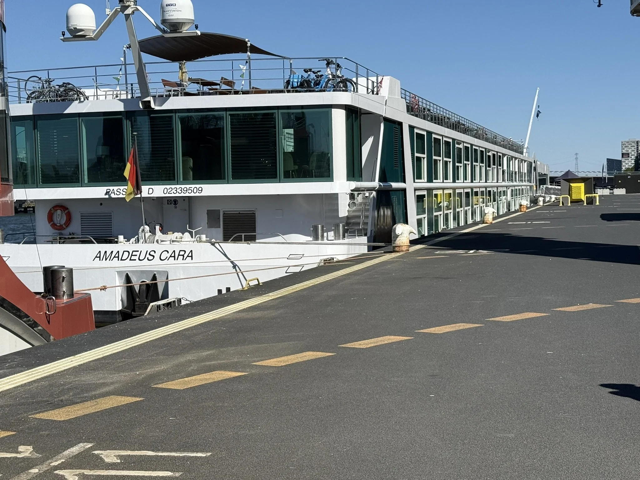 Amadeus Cara - at port