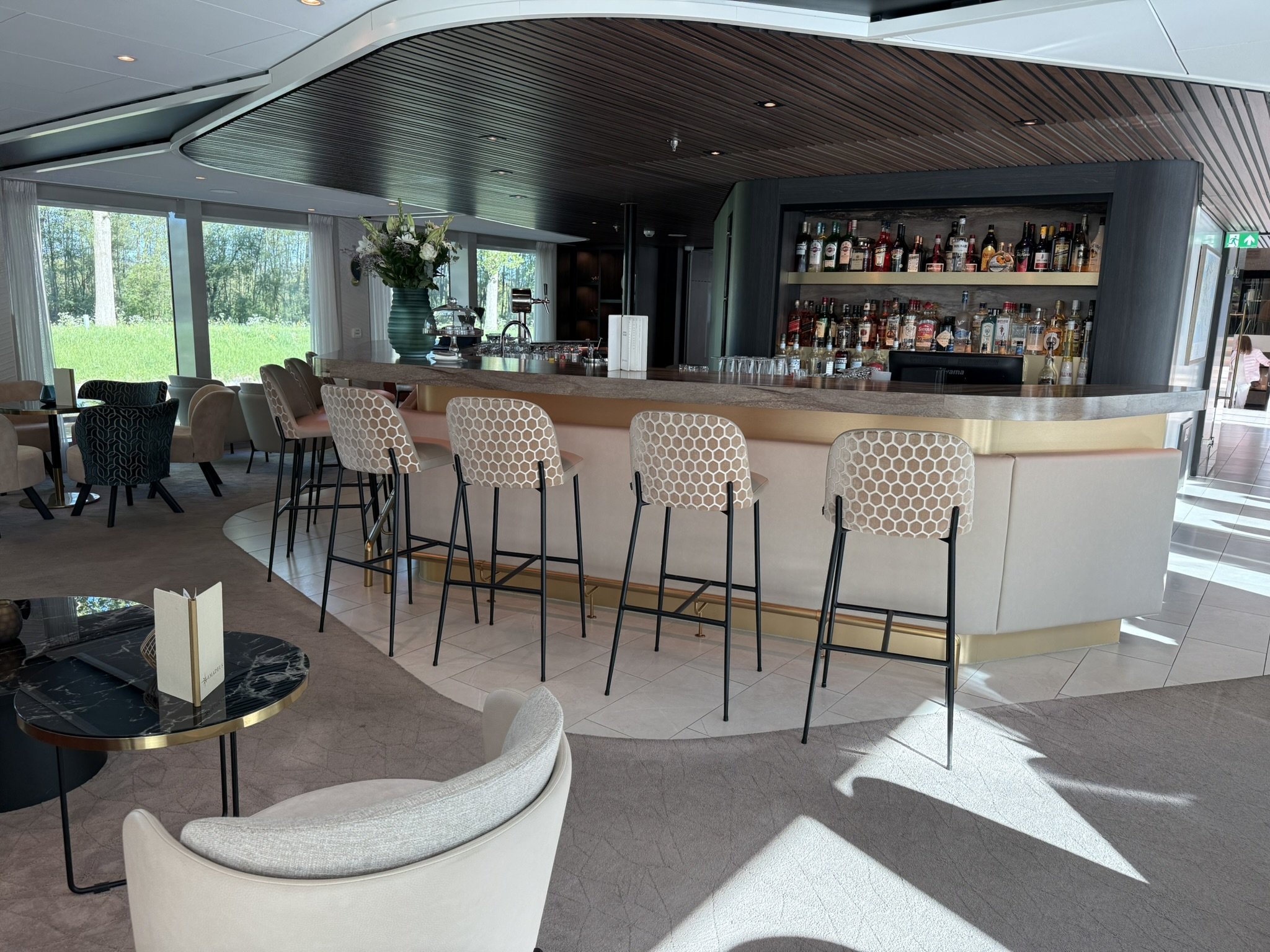 Amadeus Cara - Panorama Bar