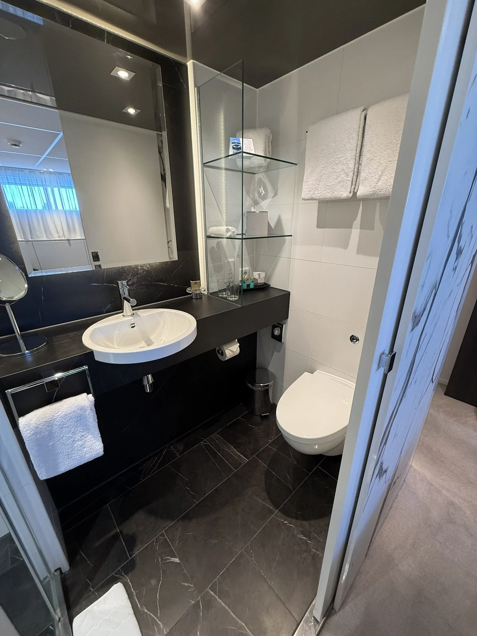 Amadeus Cara - Bathroom