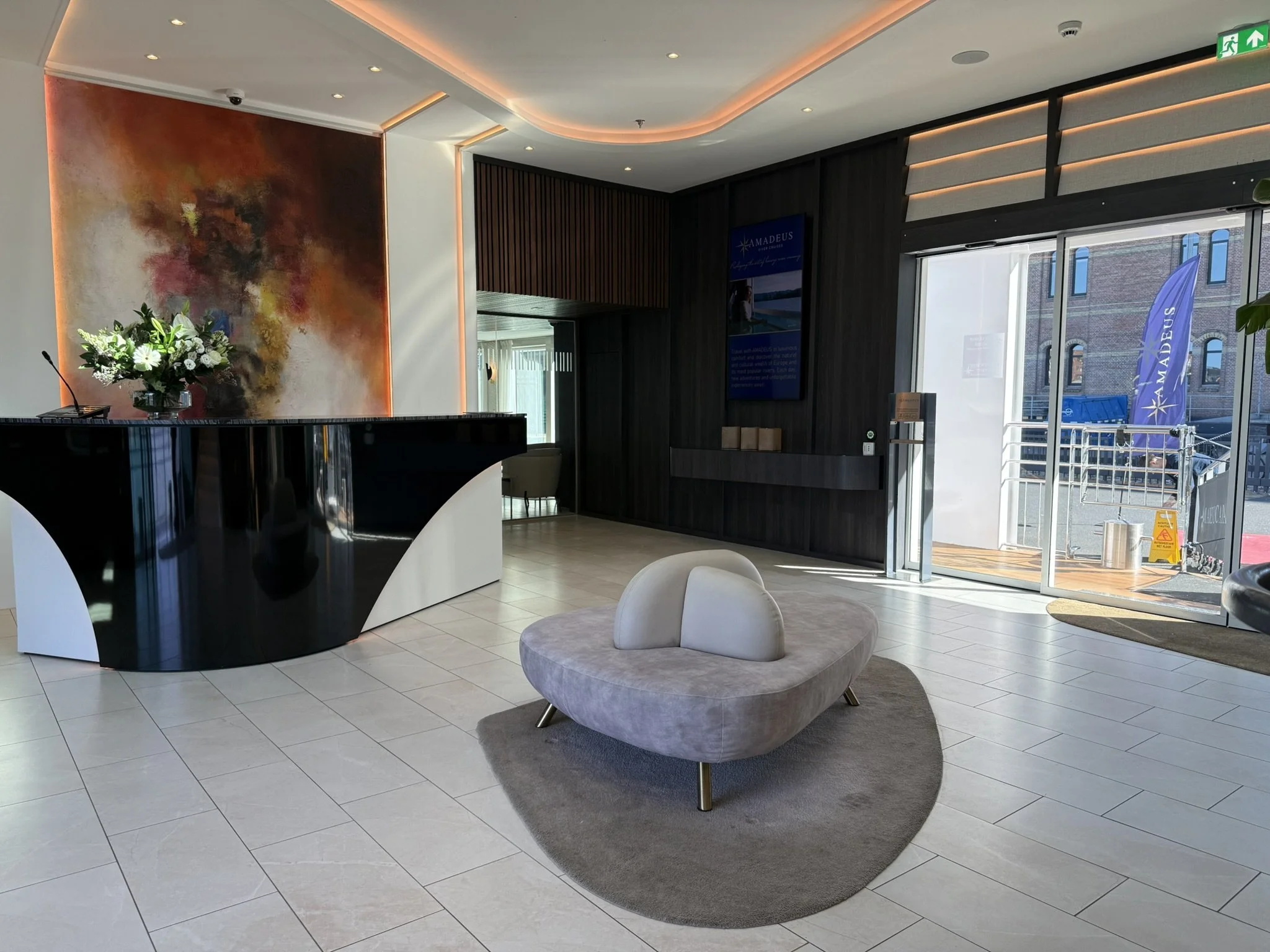 Amadeus Cara - Reception Area