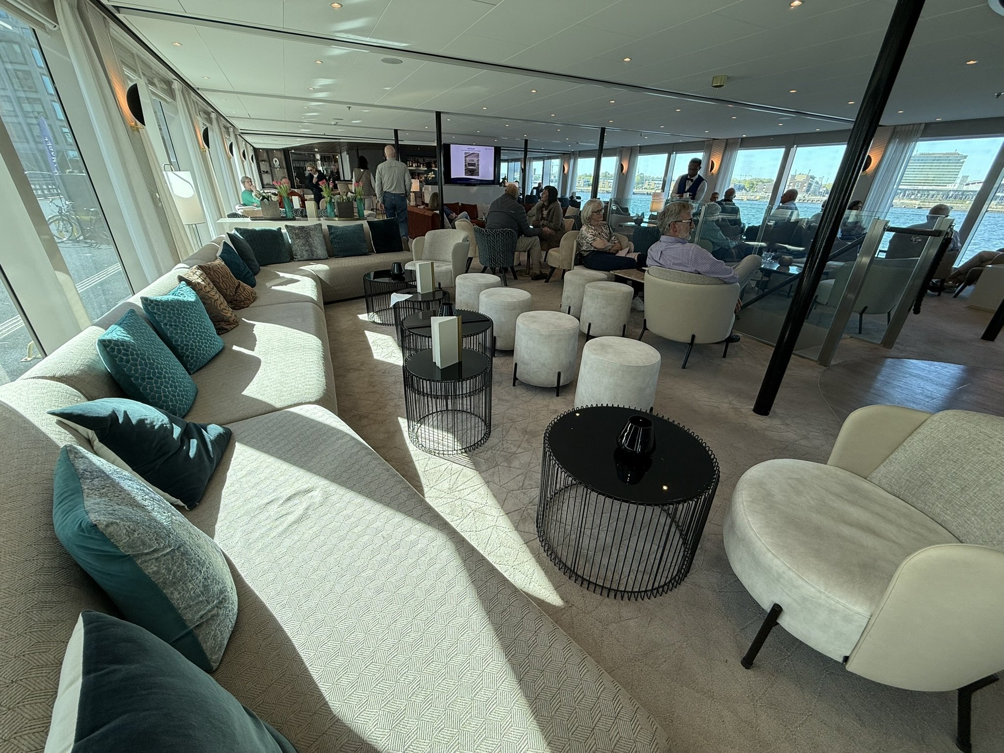 Amadeus Cara - Panorama Lounge