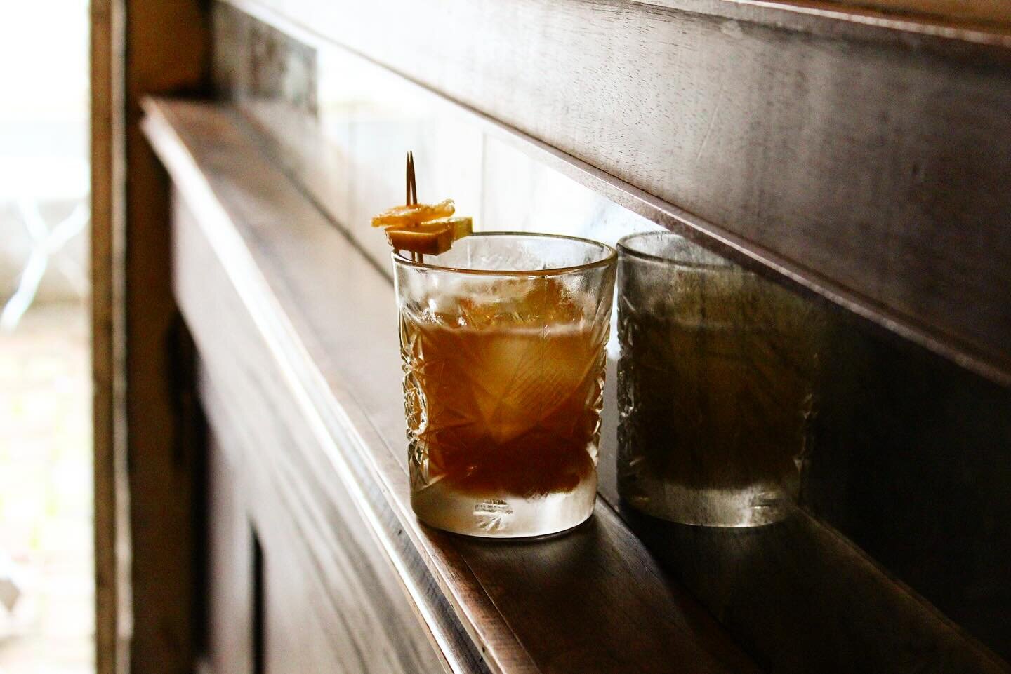 Sunday medicine: a classic switchel. 
Poured with @lairdsapplejack, Madeira, lemon, ginger, maple, and apple cider vinegar.