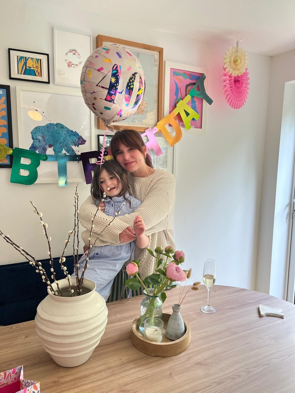 40 🎈Older, wiser, weirder, better
 
Thought turning 40 was going to make me feel existential but maybe I did learn something in my 30s about acceptance and calming down because actually I feel very chill, exactly the right age, and the same but mayb