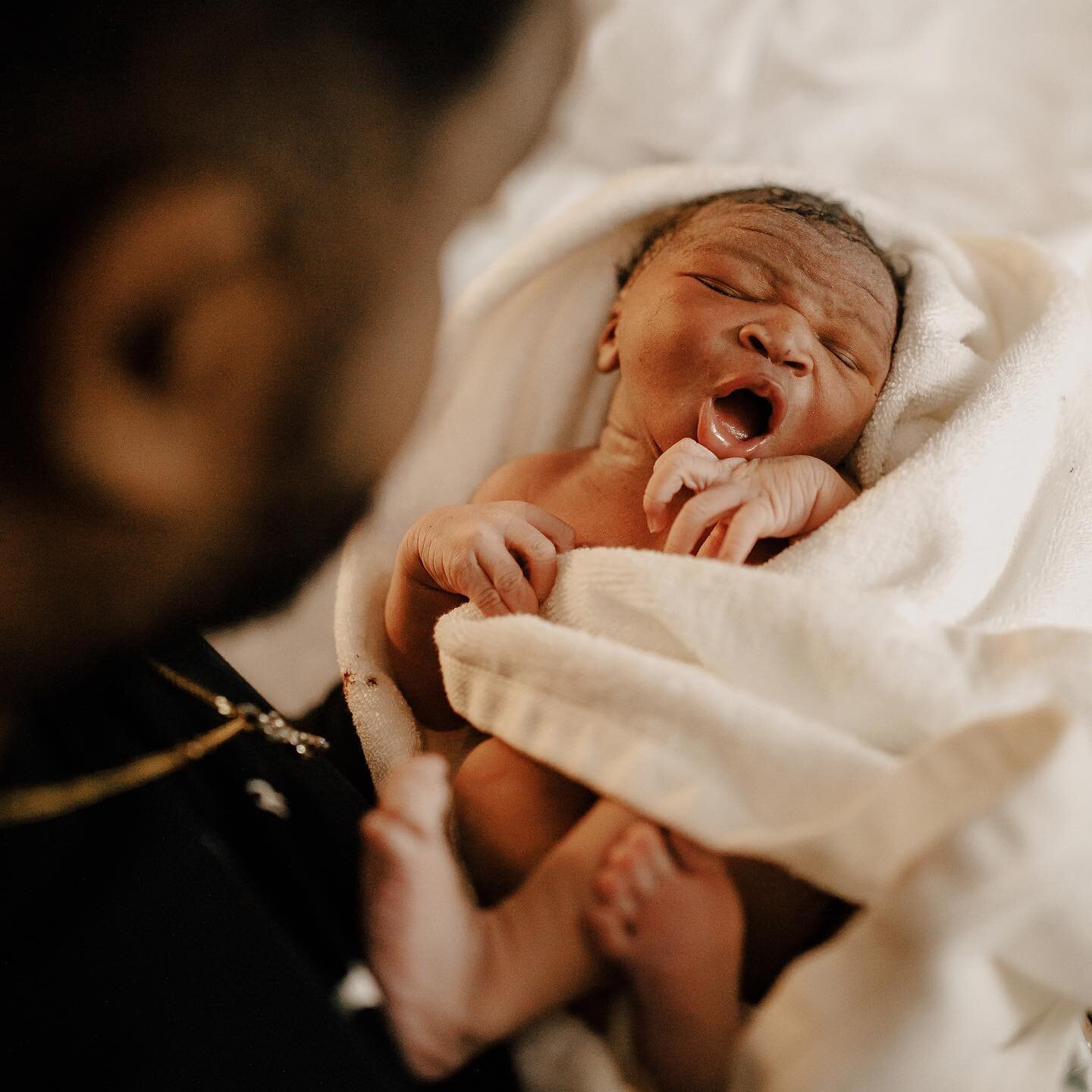 A moment just to say&hellip; thank you to all of the gifted, dedicated, and hard-working birth photographers like @rebornfromwithin, who make all of the sweet and strong moments of every delivery last forever.

We midwives sure appreciate being able 