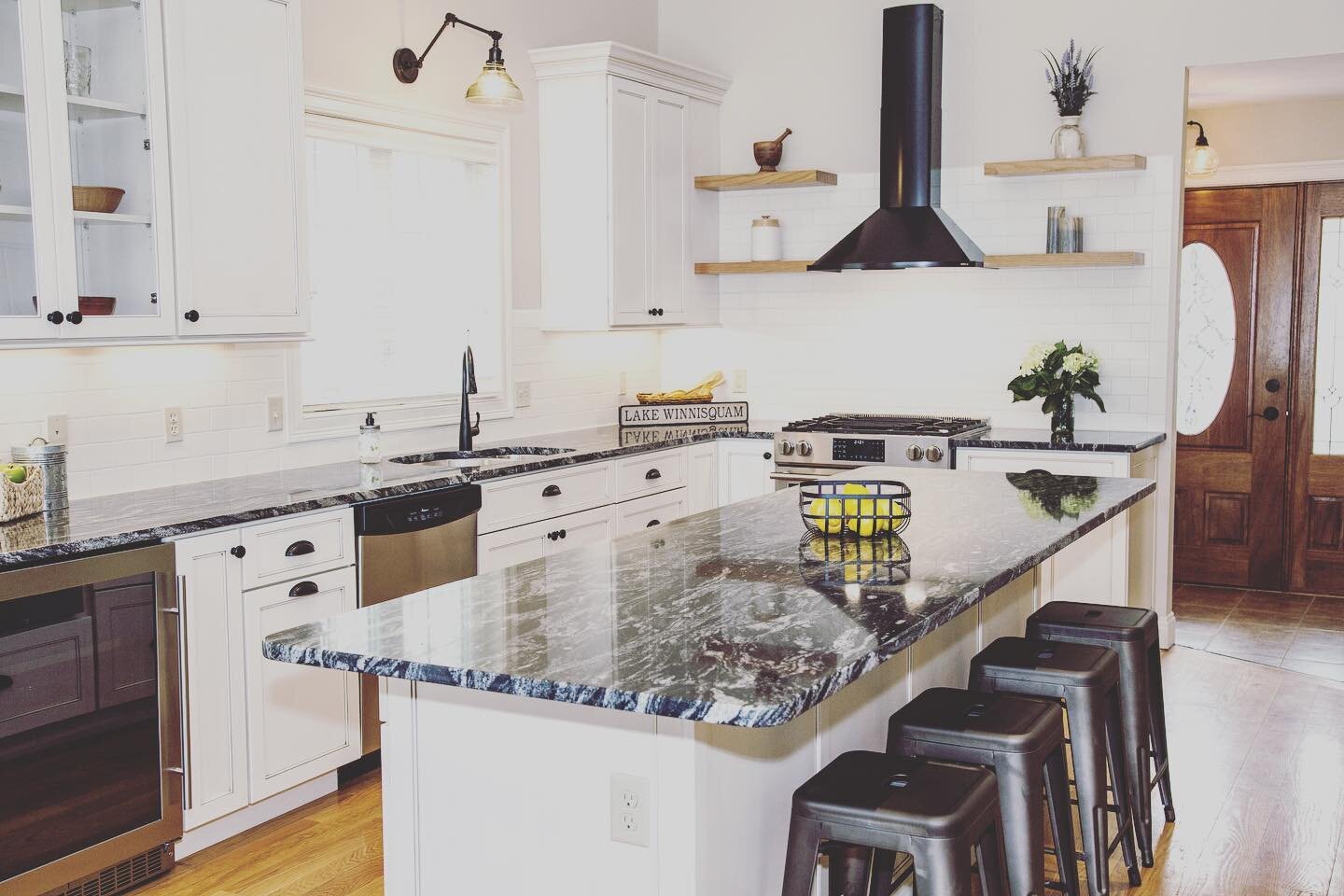 Throwing it back to this bright high contrast lake-house  kitchen! 🤍🖤🤍🖤 #kitchendesign #tbt