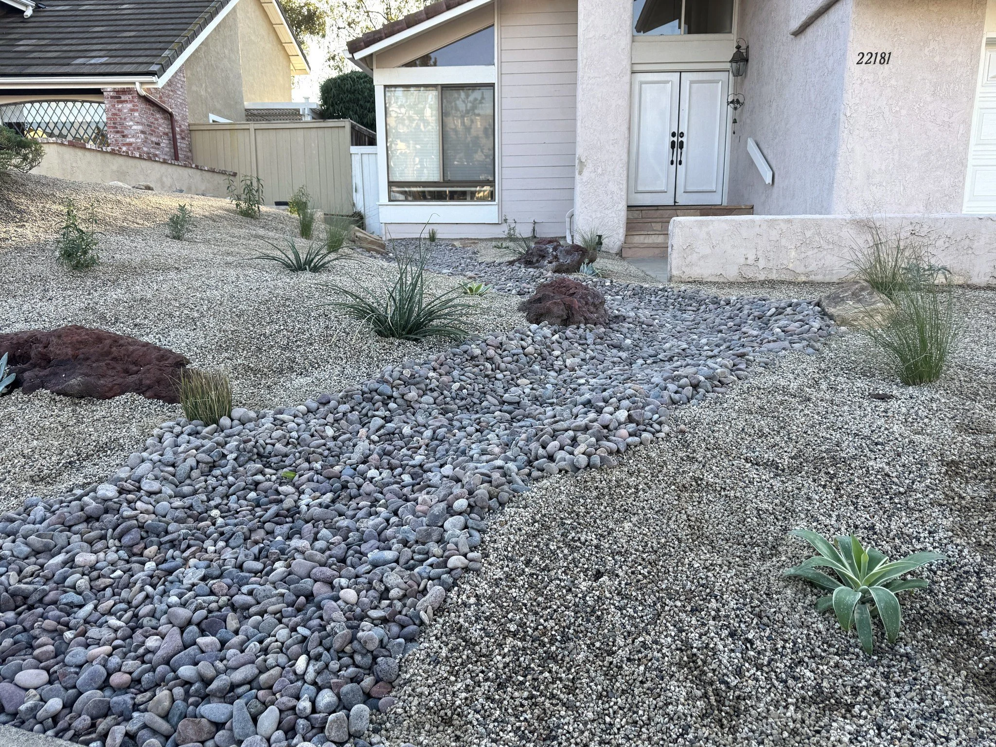 Before and After, another lawn gone! If you want a DIY plan for something similar, check out my new ReadyDesign plans, Desert Dreaming or Native plans can look like this!

 #DIYGarden #MediterraneanGarden #giftidea #LowWaterGarden #LandscapeDesign #F