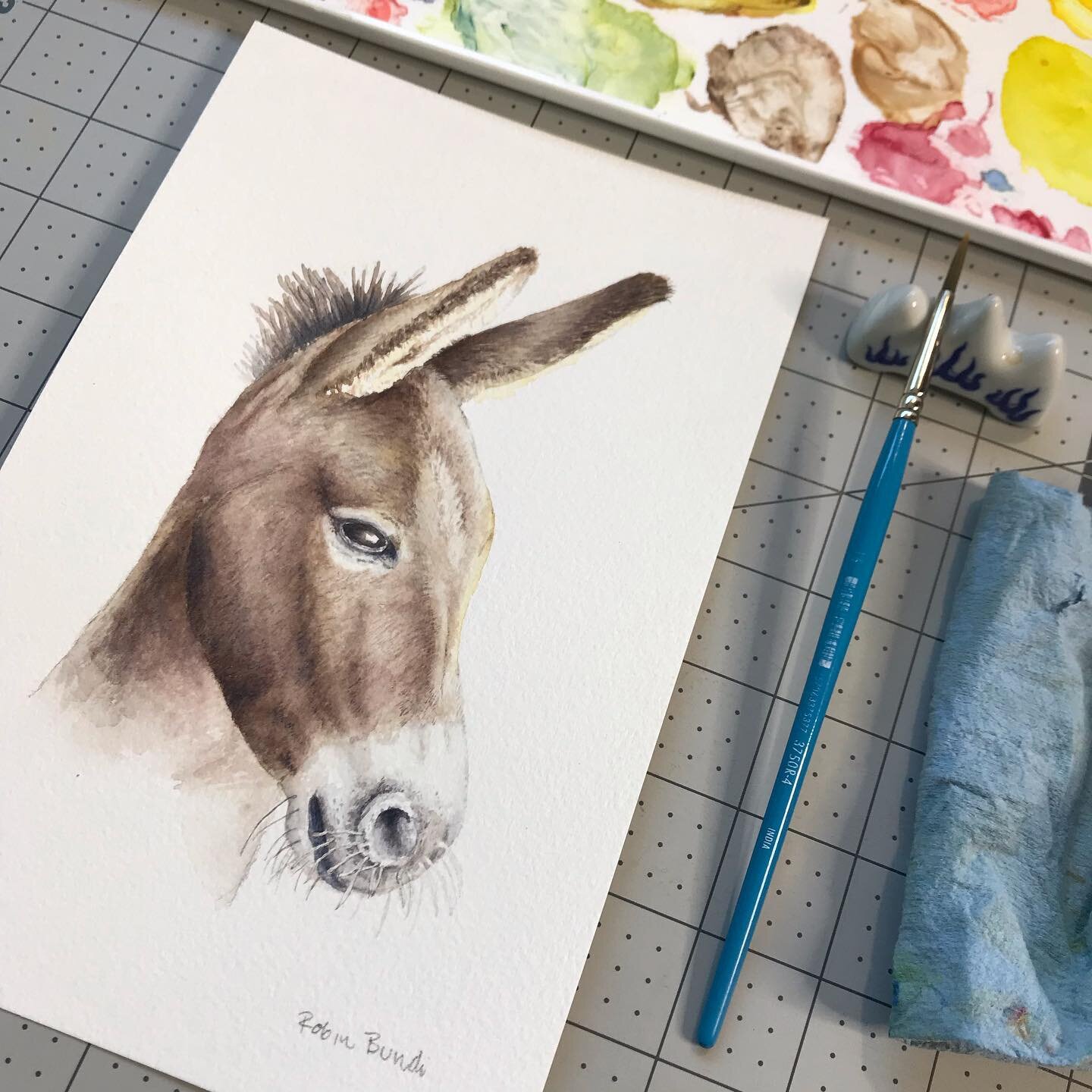 I just finished up a class demo painting and promptly gifted it to my favorite #donkey lover to enjoy. 🧡

#watercolorpainting #watercolors #teachingartist #animallovers #petportrait