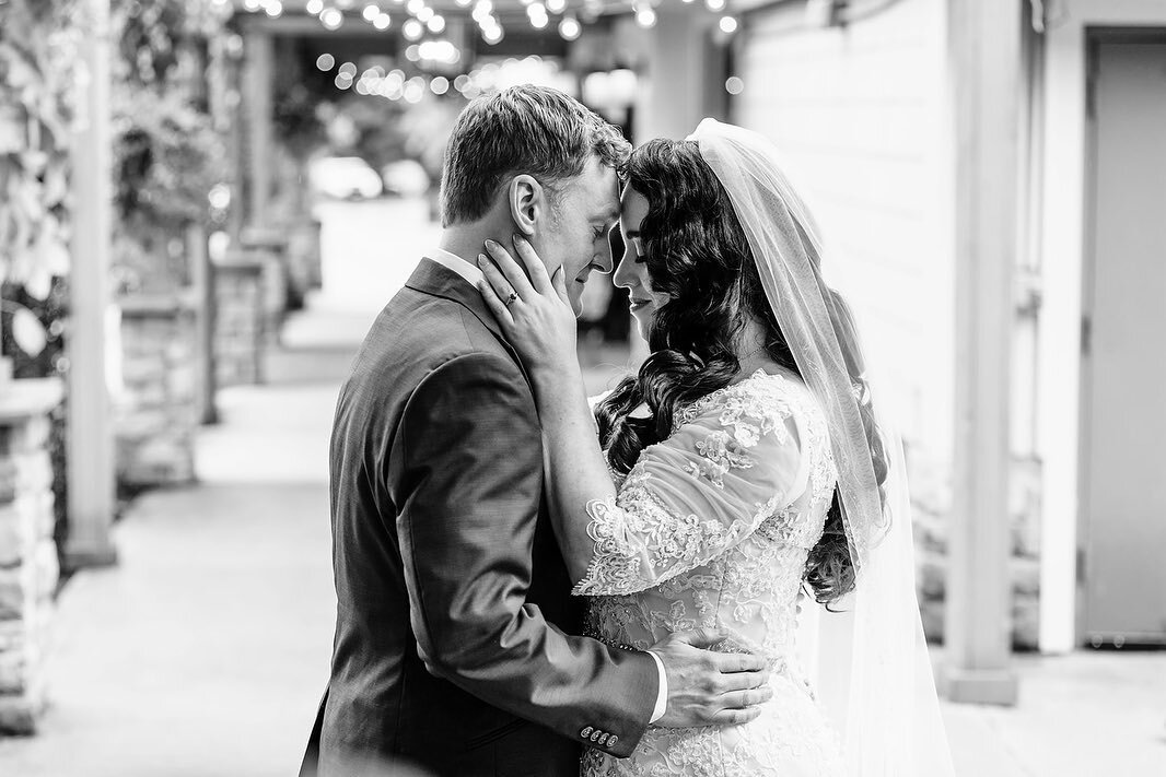 We had the pleasure of celebrating with Nicole and Sean at their out-of-this-world wedding at Lord Hill Farms in Snohomish, WA.

Fantasy and magic came to life with their Harry Potter/Star Wars themed decor. From family photos in the pouring rain (ya