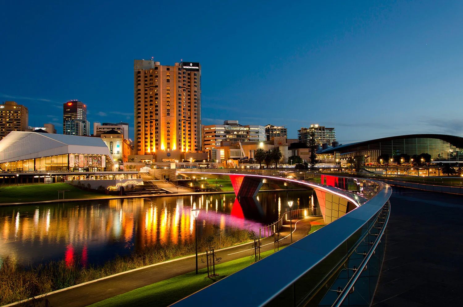 Southern_Star_Coaches_Adelaide.jpg