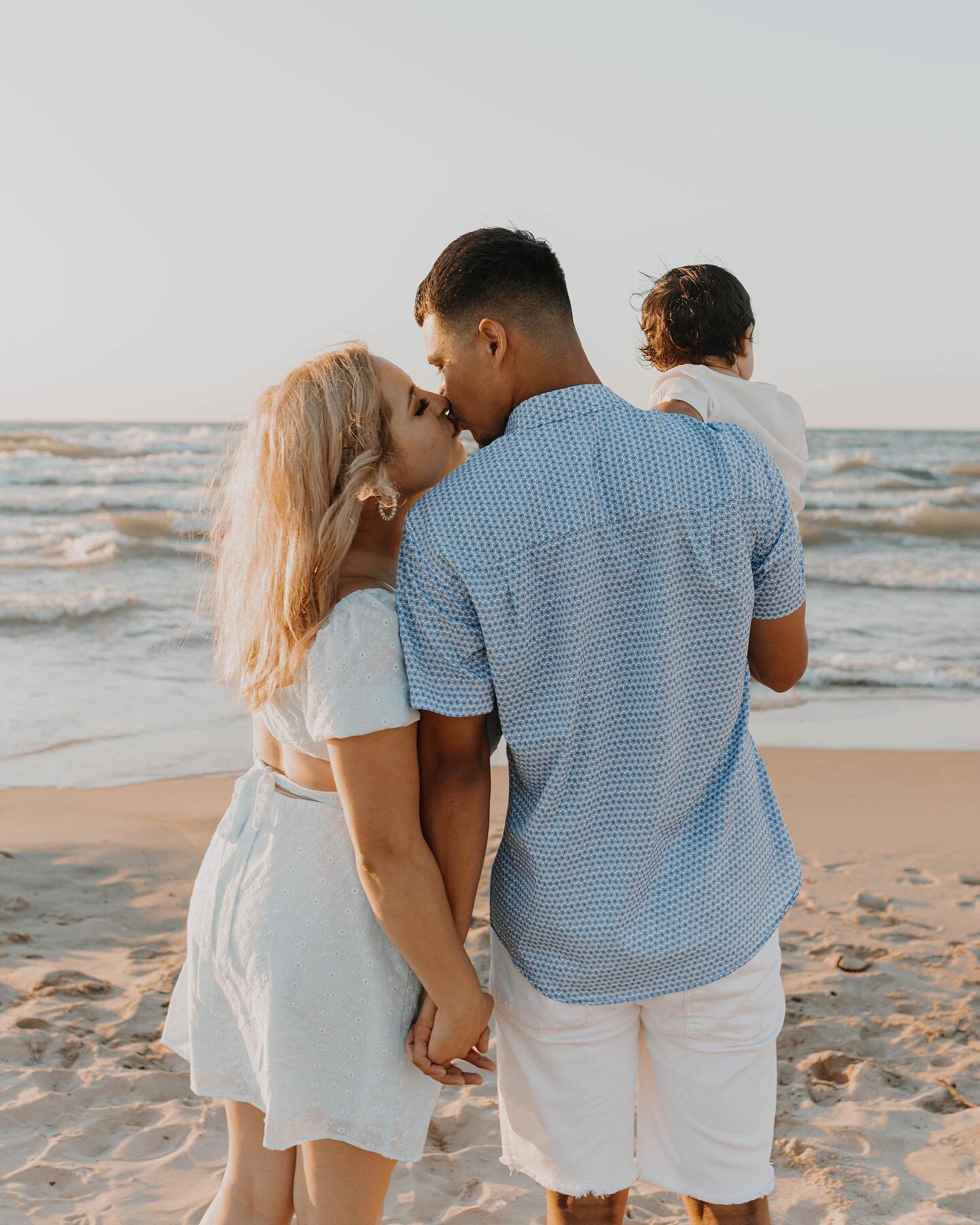 the sweetest little sunset beach session 🥰