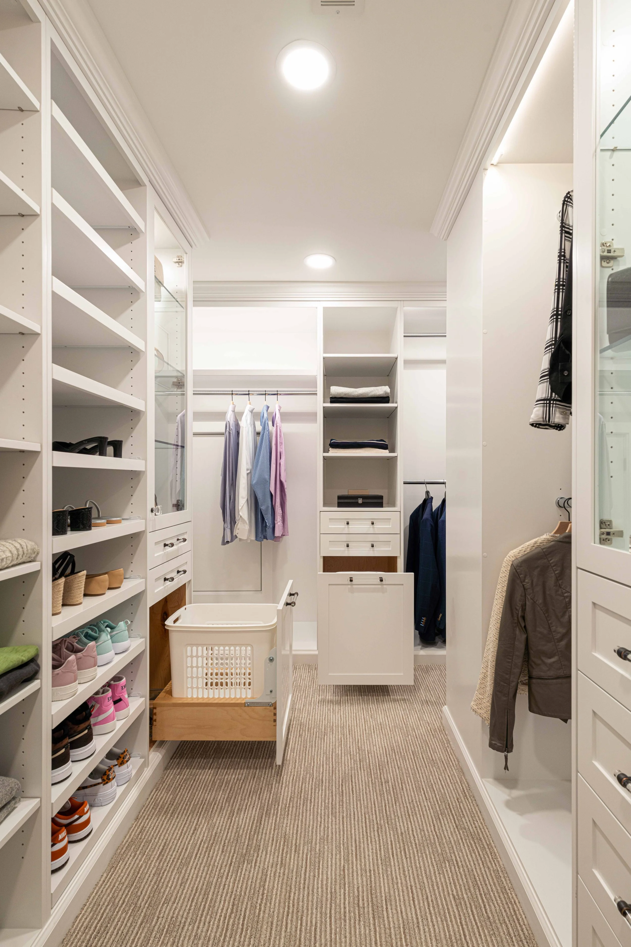 AngelaPotts_AvonHome_Closet_©CaitlinAntjeLLC-4.jpg