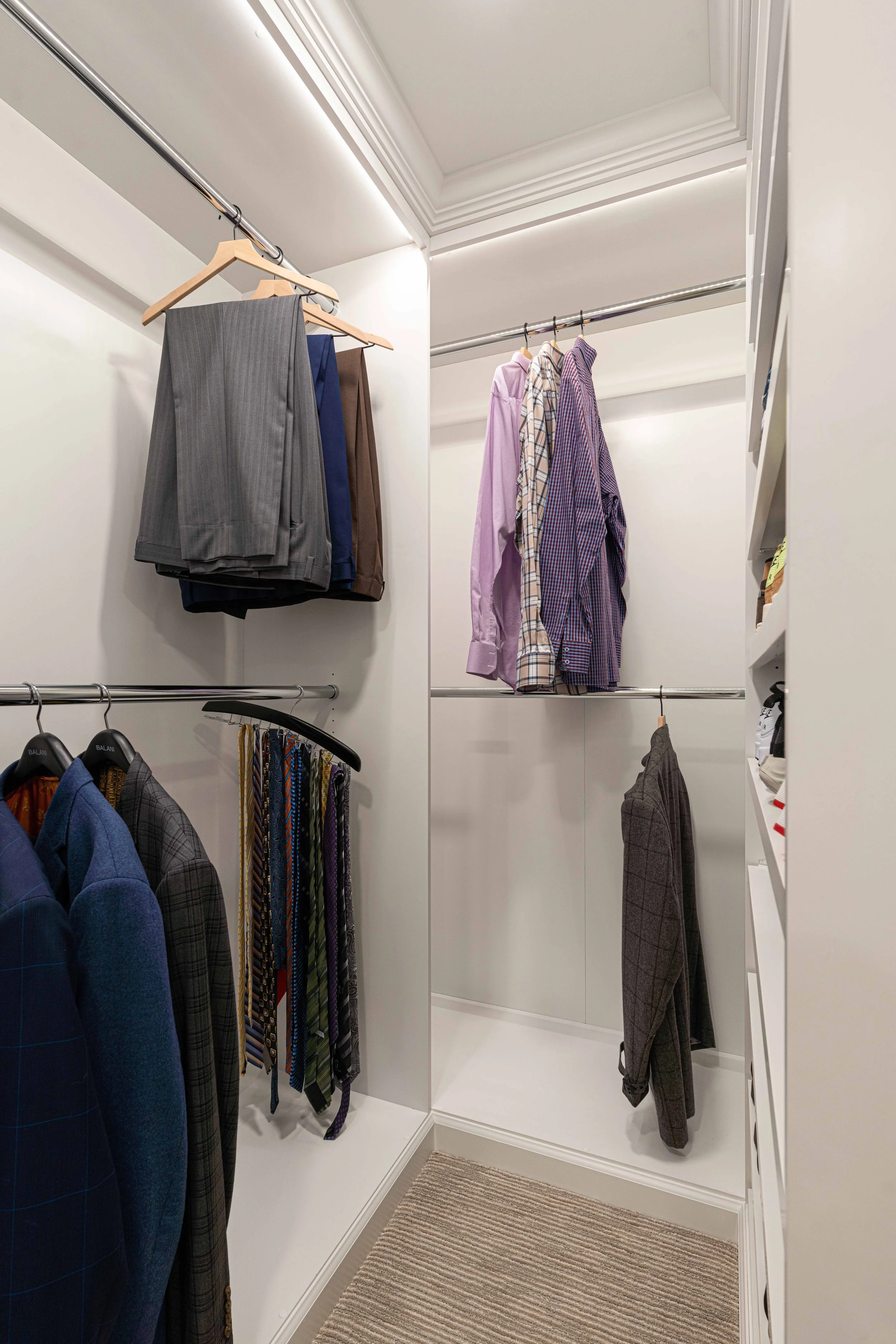 AngelaPotts_AvonHome_Closet_©CaitlinAntjeLLC-6.jpg
