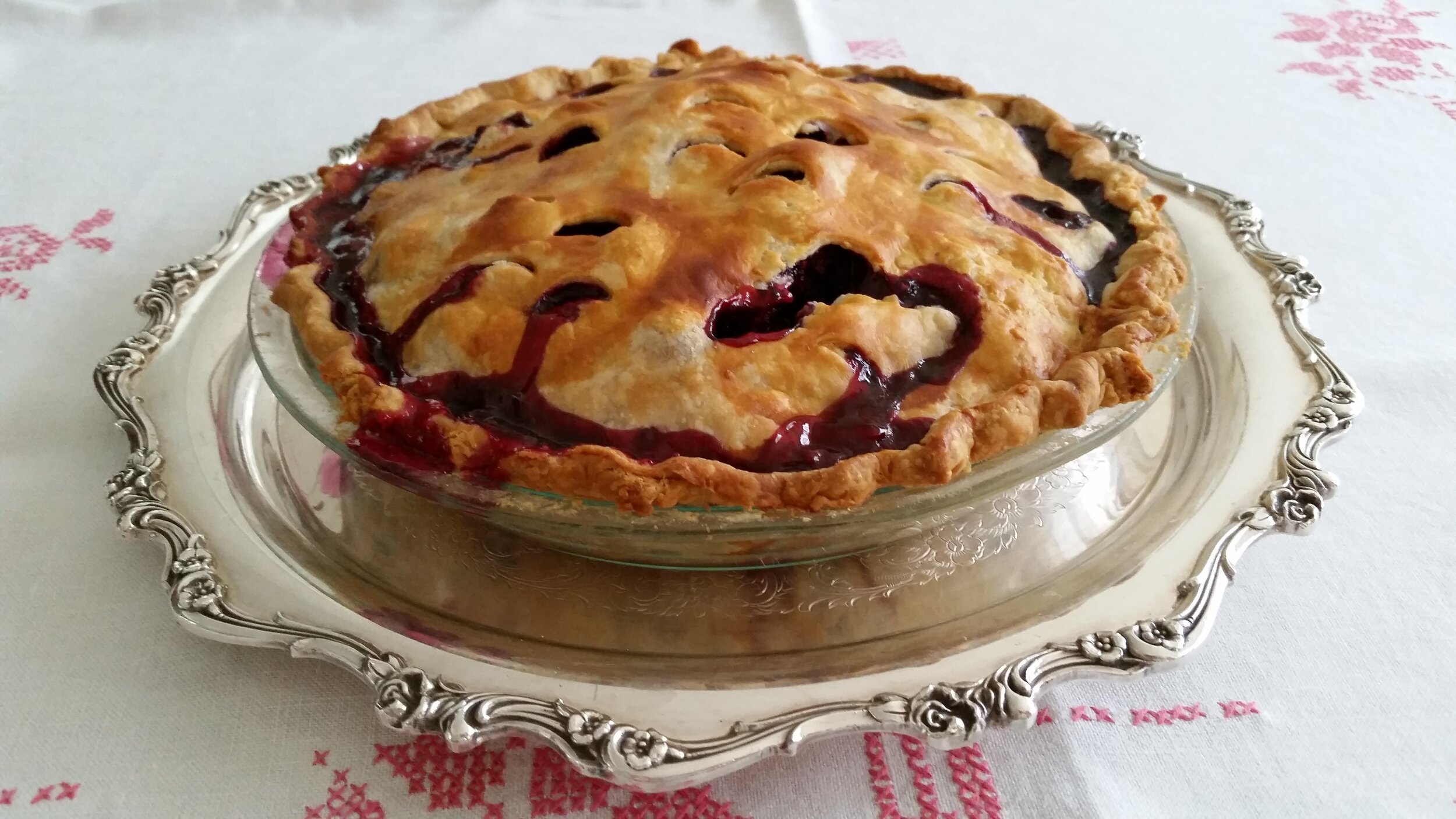 Hot  blueberry pie