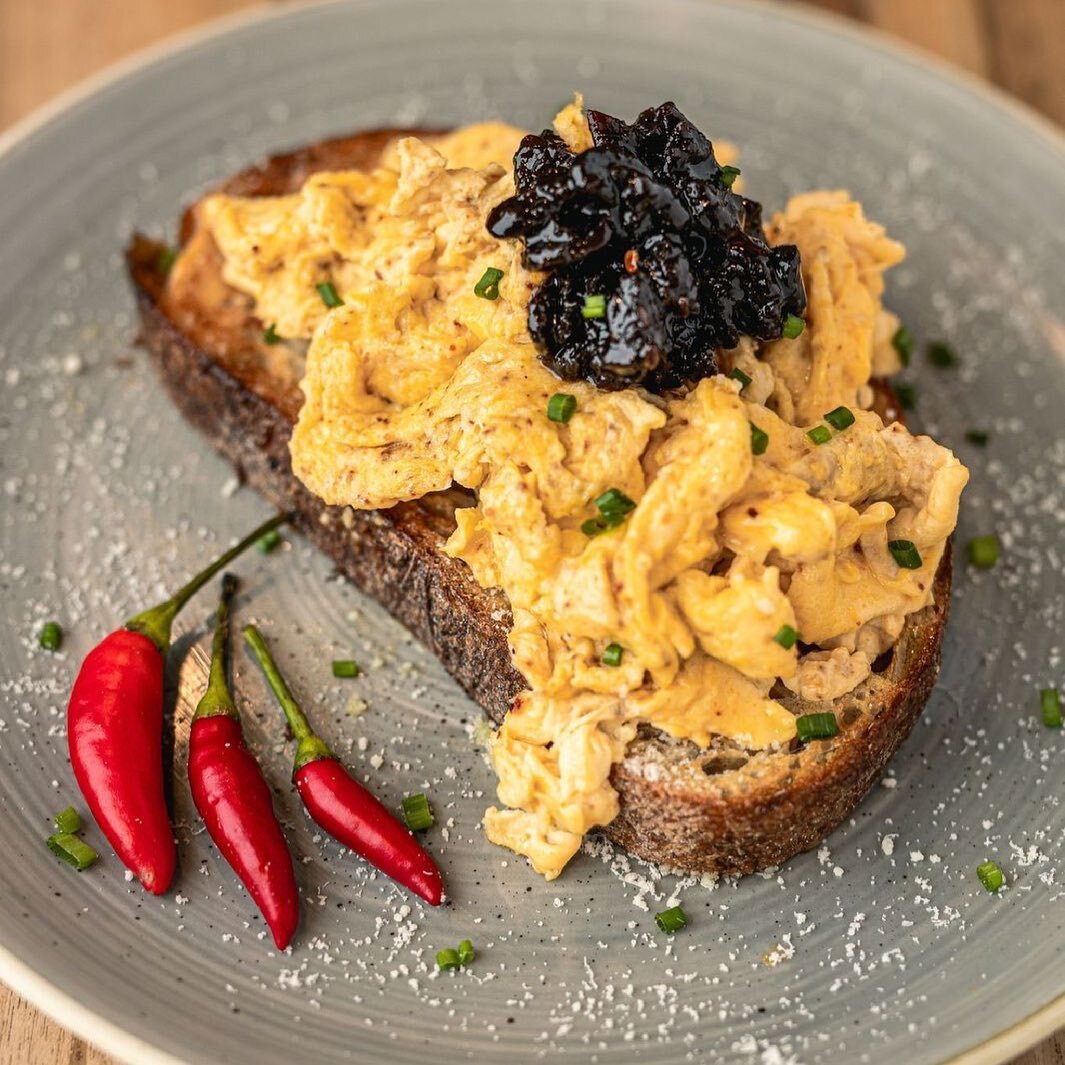 It&rsquo;s chilli outside, &amp; so are our scrambled eggs! 🌶 #twosiisterspantry #TSP