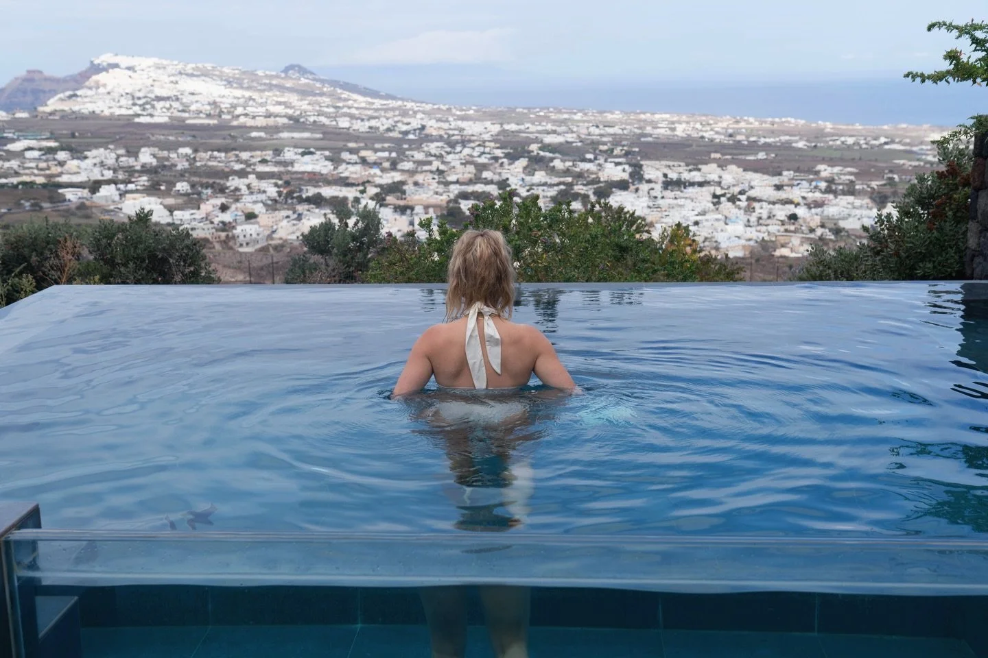 O&iacute;a was so crowded we changed our minds and headed to top of the island