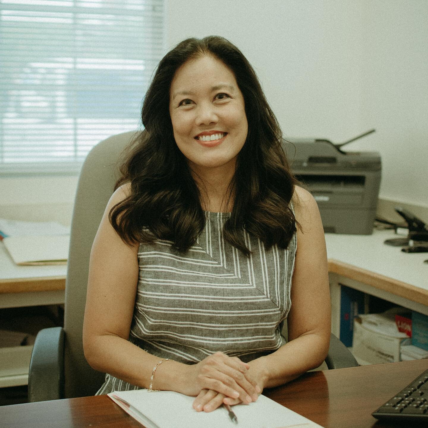 Meet Juli! A charming bookworm with a creative edge, Juli draws upon decades of experience in tax and accounting. Her warm smile and ability to connect with clients makes her a star to the team.💫
﻿
﻿Growing up in Honolulu, Oahu, Juli attended Kameha