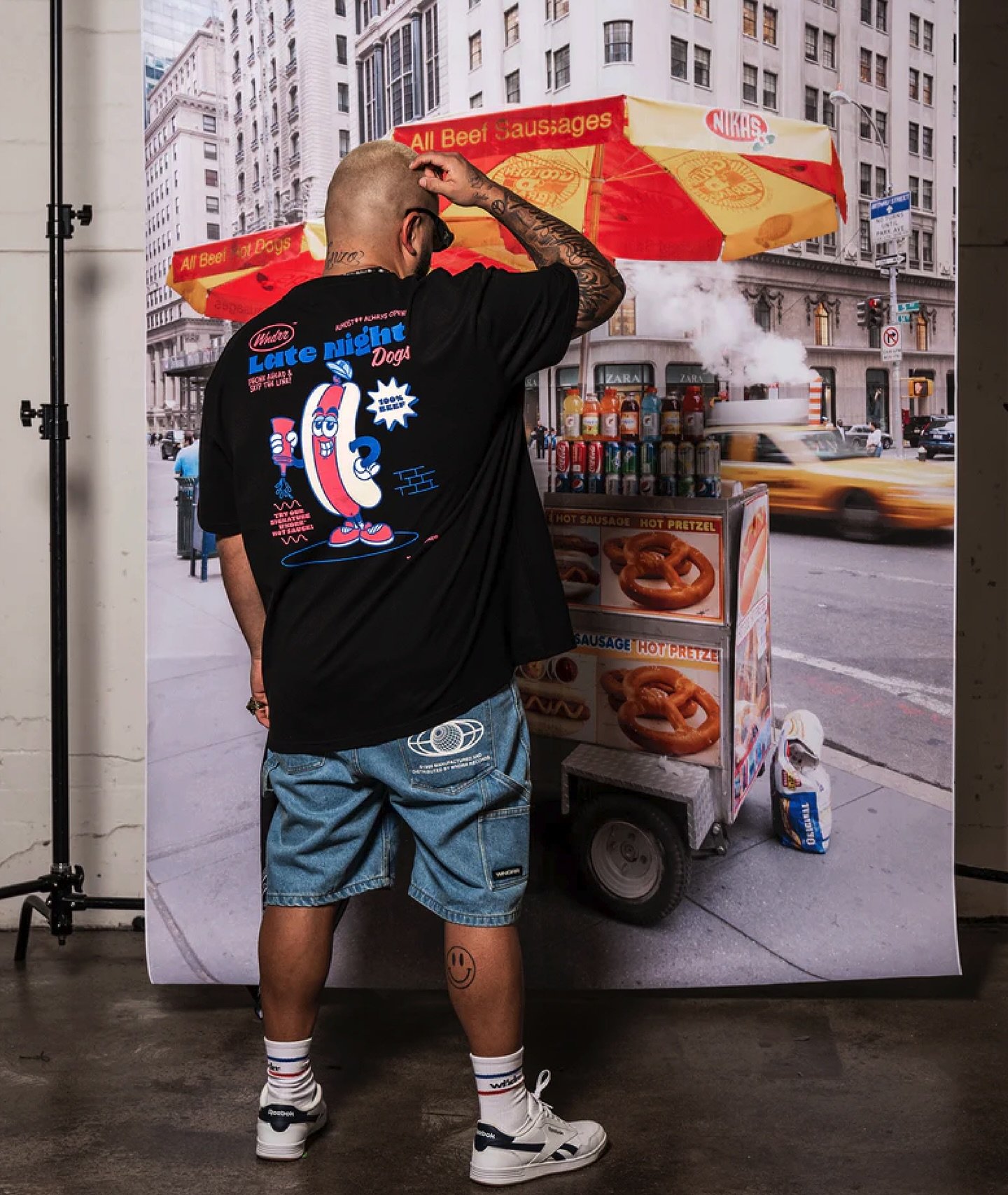 Just can&rsquo;t beat blue and pink in a colour combo 🤤 

Last roundup for this fun graphic for the legends @wndrr

📸 @wndrr
 
-
 
Got a project in mind? Get in touch and let&rsquo;s make it happen 💪 

#jmoedesign #mascotdesign #streetwear #WNDRR 