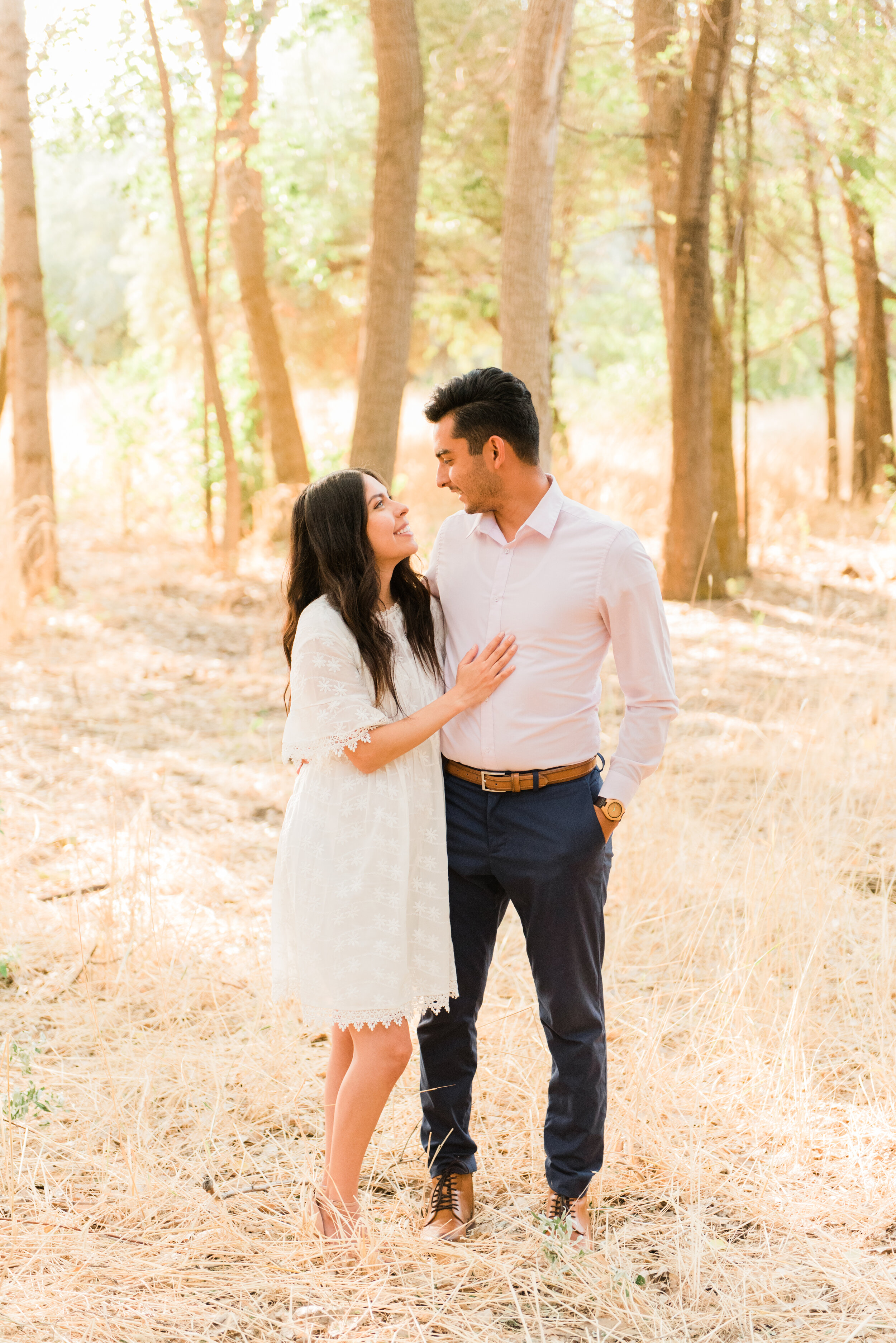 Summer maternity photo session capturing a couple looking lovingly at one another by Jacquie Erickson Photography. Maryland maternity photographer maternity photo inspiration maternity outfit ideas summer light new parents #maternityphotographer #ja