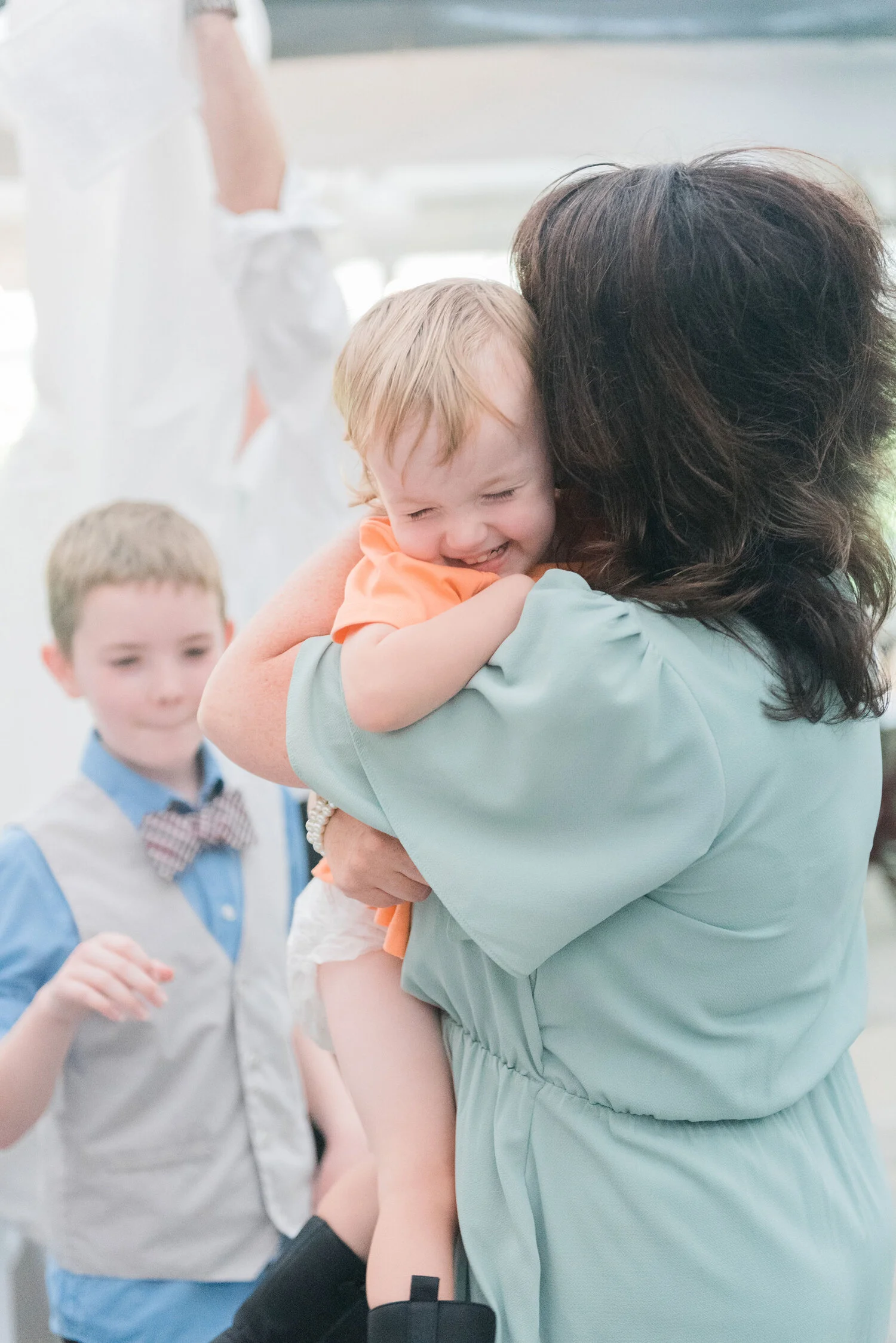  Wedding guests enjoy an outdoor wedding luncheon at the Valley Green Inn in Philadelphia, PA. Wedding reception maryland wedding photographer wedding guest photographs green dress for wedding guest bridesmaid dress idea sage green wedding ideas wash
