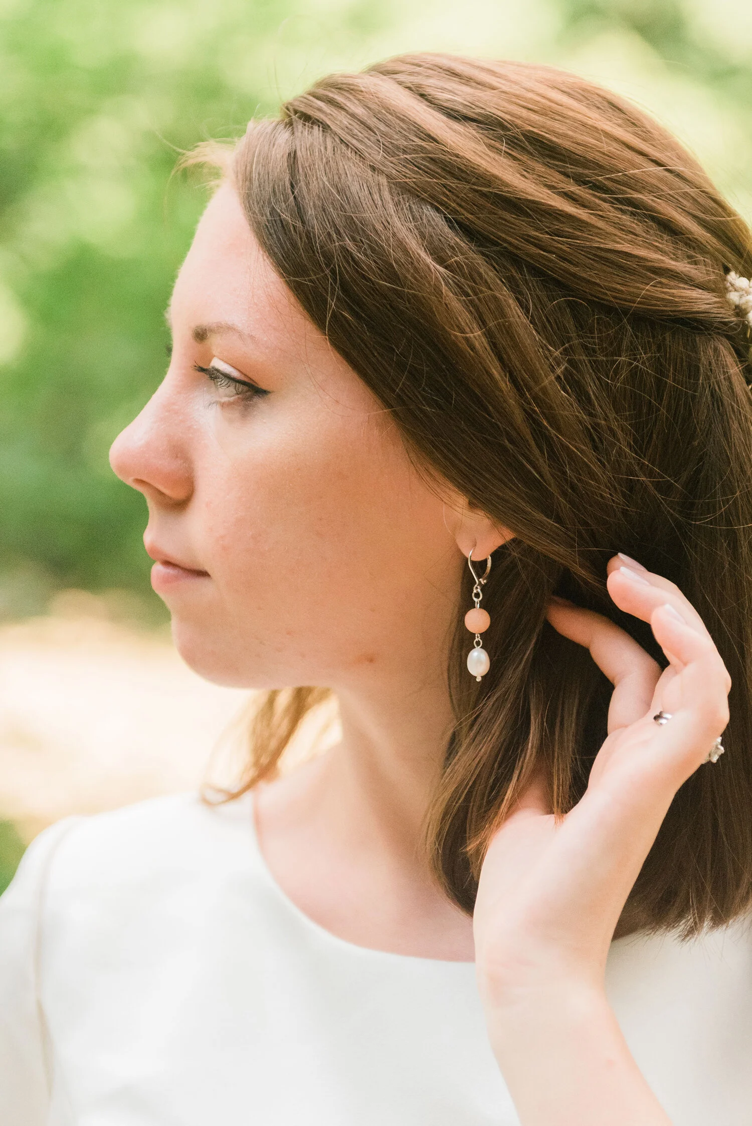  Simple wedding day accessories for the bride that make a big impact. How to accessorize on your wedding day earrings on wedding day wedding dress with sleeves picture ideas for your wedding day outdoor wedding photos philadelphia wedding photographe