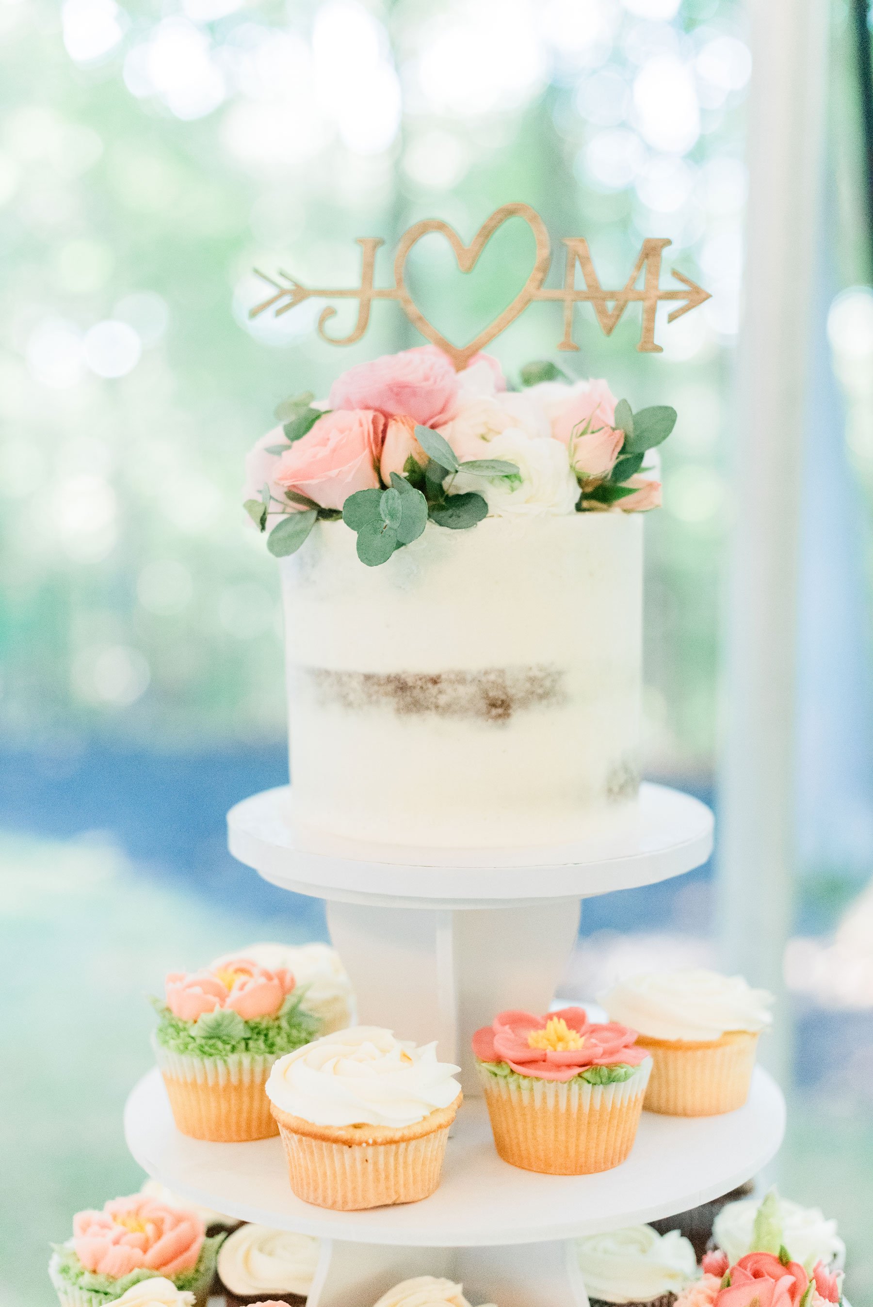    I loved this wedding cake concept made up of colorful floral cupcakes on a stand. #washingtondctemple #washingtondcweddingphotographer #dcwedding #pinkwedding #ldsweddingphotographer #pinkweddingbouquet #washingtondctempleexit #eastcoastweddingpho