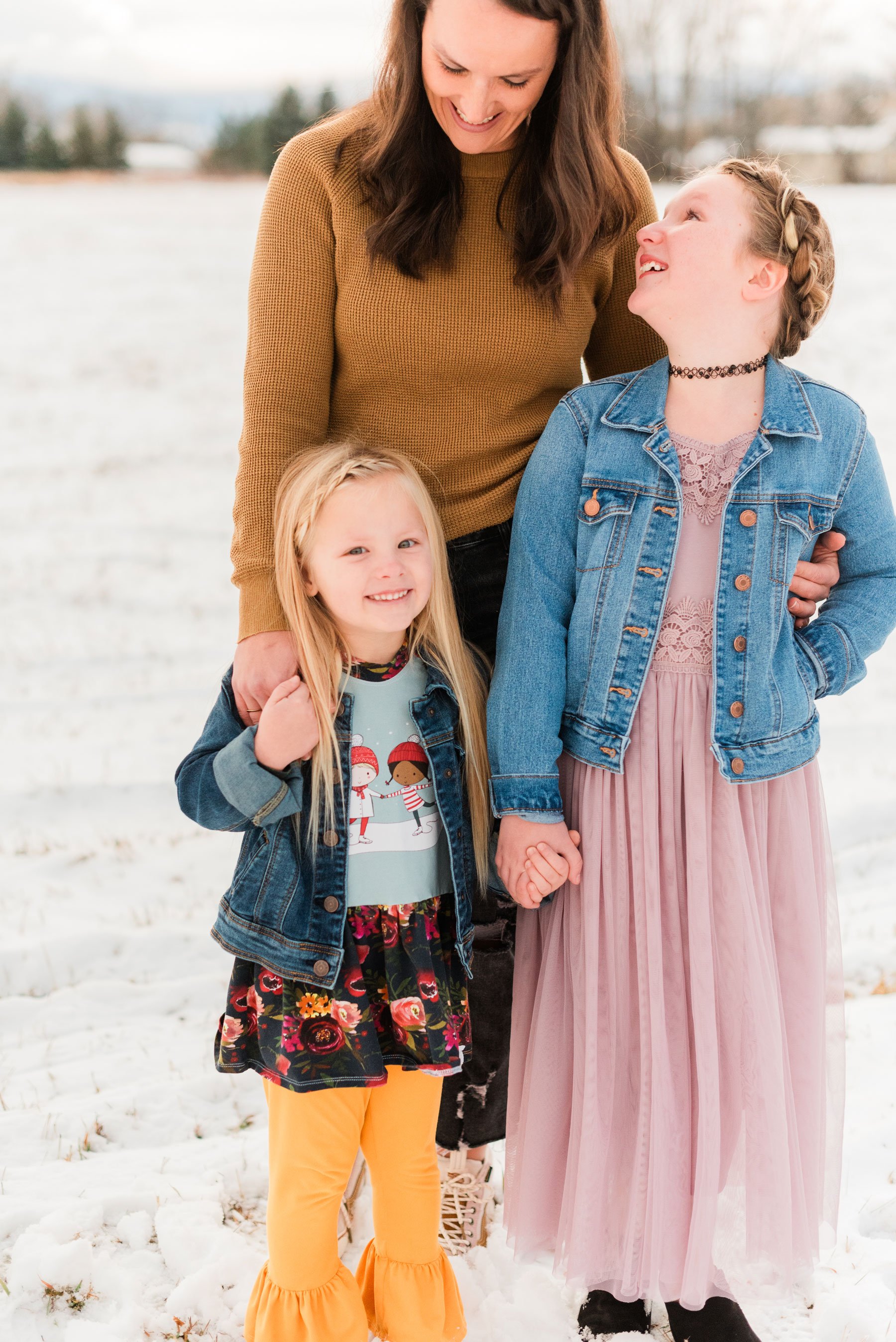  A mother and her two daughters smile at each other in a mommy and me photo session by Jacquie Erickson.&nbsp; Mother-daughter photos mini me mommy and me&nbsp; #motherdaughterphotos #FamilyPhotographyJourney #atlantafamilyphotographer #familiesofins