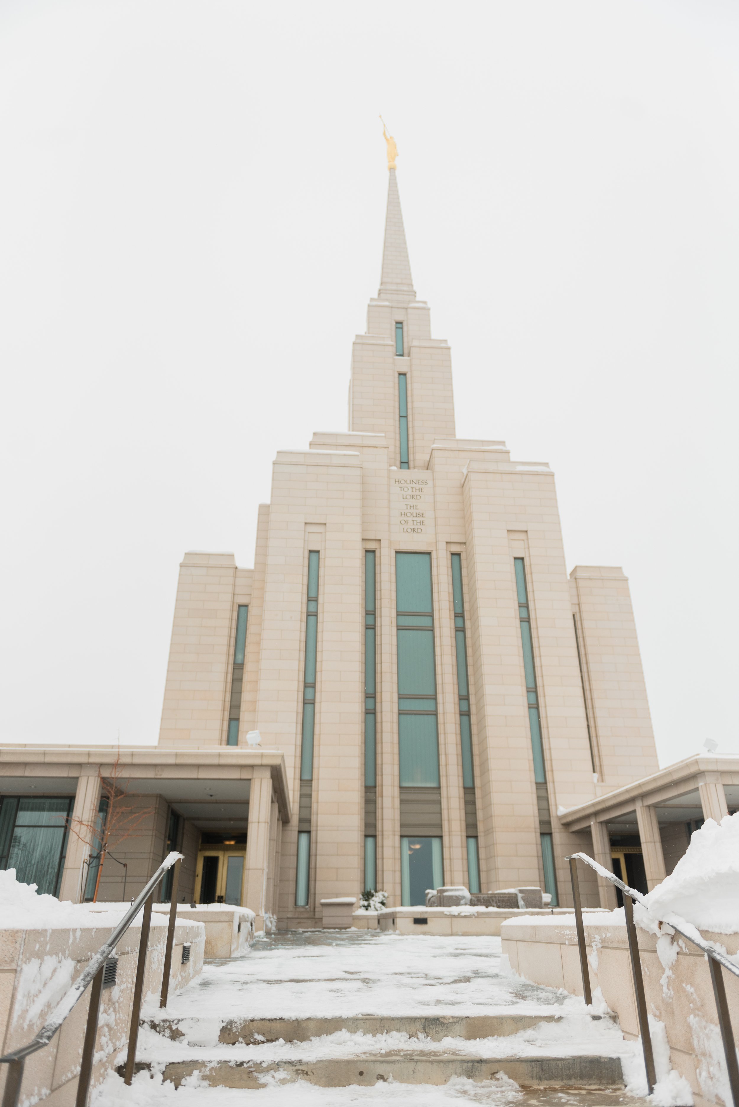  The Rexburg, Idaho LDS Temple stands tall while surrounded by glistening snow captured by wedding photographer, Jacquie Erickson. Wedding temple photos Snowy wedding wedding photography timeline&nbsp; #weddingphotographytimeline #stressfreeweddingda