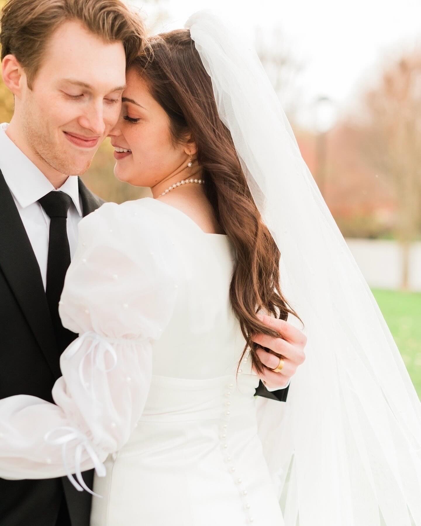 The final touches are being put on this amazing wedding! 
⠀⠀⠀⠀⠀⠀⠀⠀⠀
How sweet are these two?? They were so calm, happy, and easy-going - 
⠀⠀⠀⠀⠀⠀⠀⠀⠀
Sarah &amp; Kolby made my job a dream! 
⠀⠀⠀⠀⠀⠀⠀⠀⠀
Can we just ooooh and ahhh over his fingers in her h