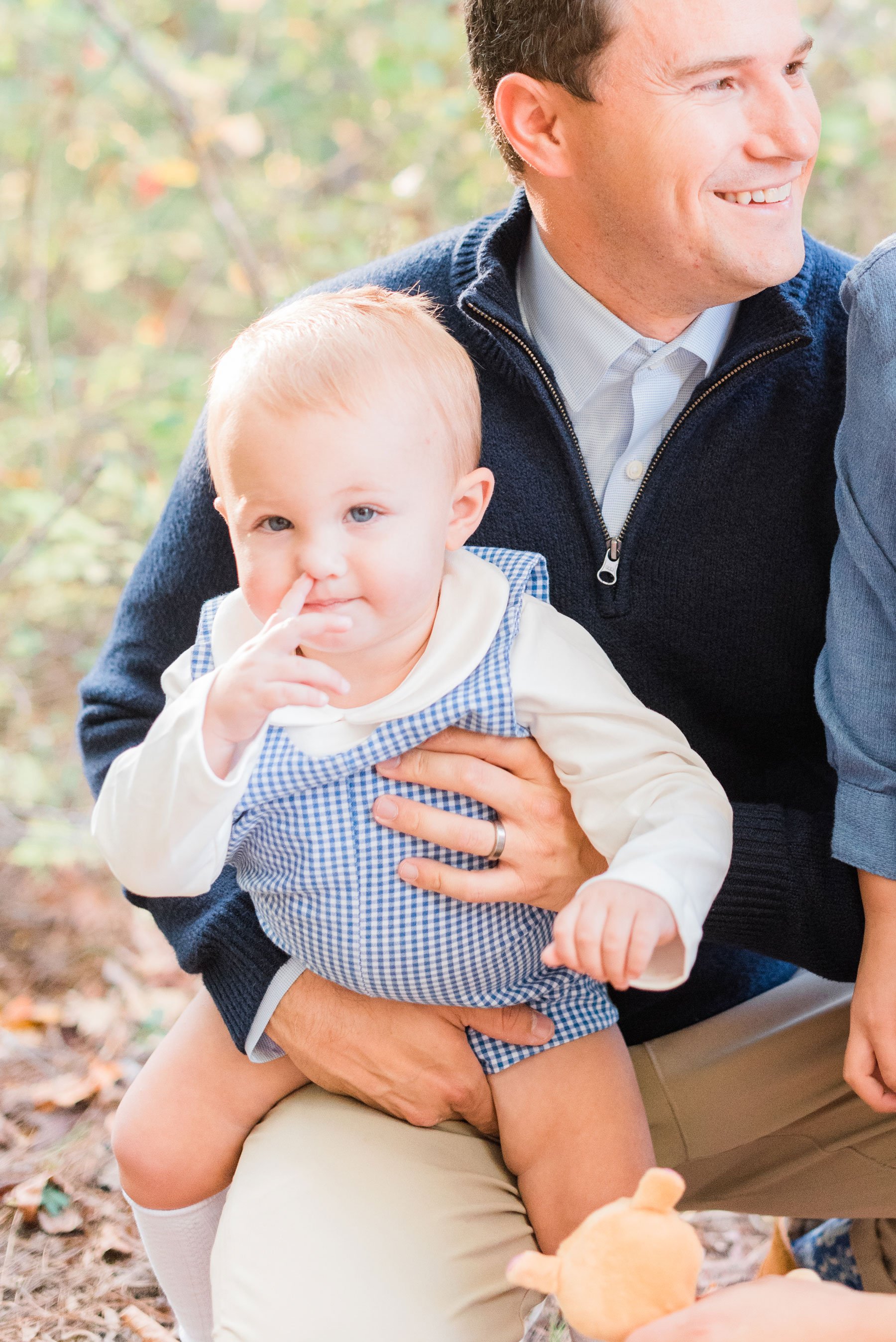  A candid shot of a little girl picking her nose on her dad’s lap is captured by Atlanta-based photographer, Jacquie Erickson. infant daughter funny photo nose picking&nbsp; #photoshootoutfits #photocolorpalette #familypictures #atlantaphotographer 