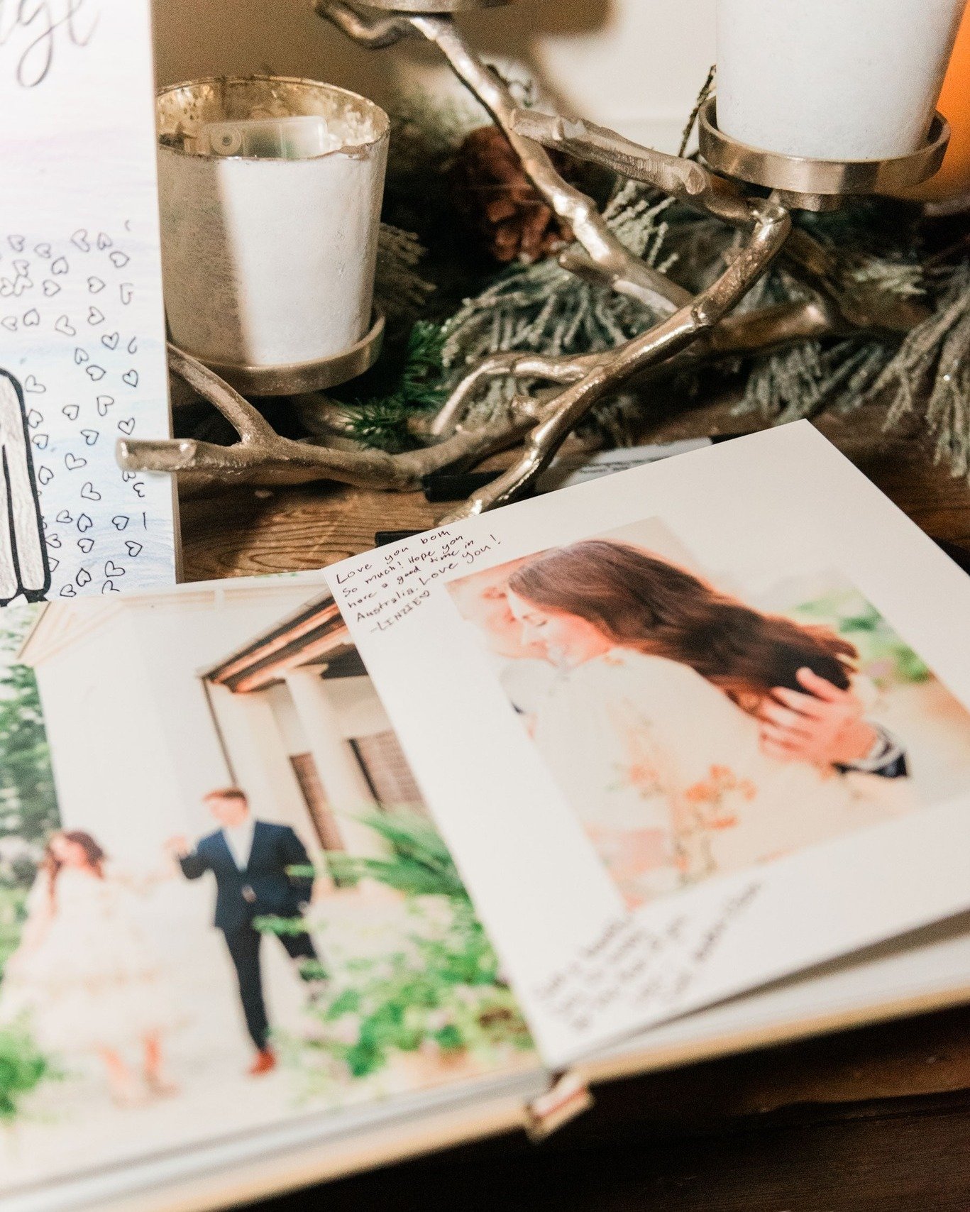 I am a big believer in printing your photos. There is so much magic in being able to flip through physical prints, especially of your wedding photos! One fun way to use pictures from your wedding is to create a photo album to display in your home. 📖